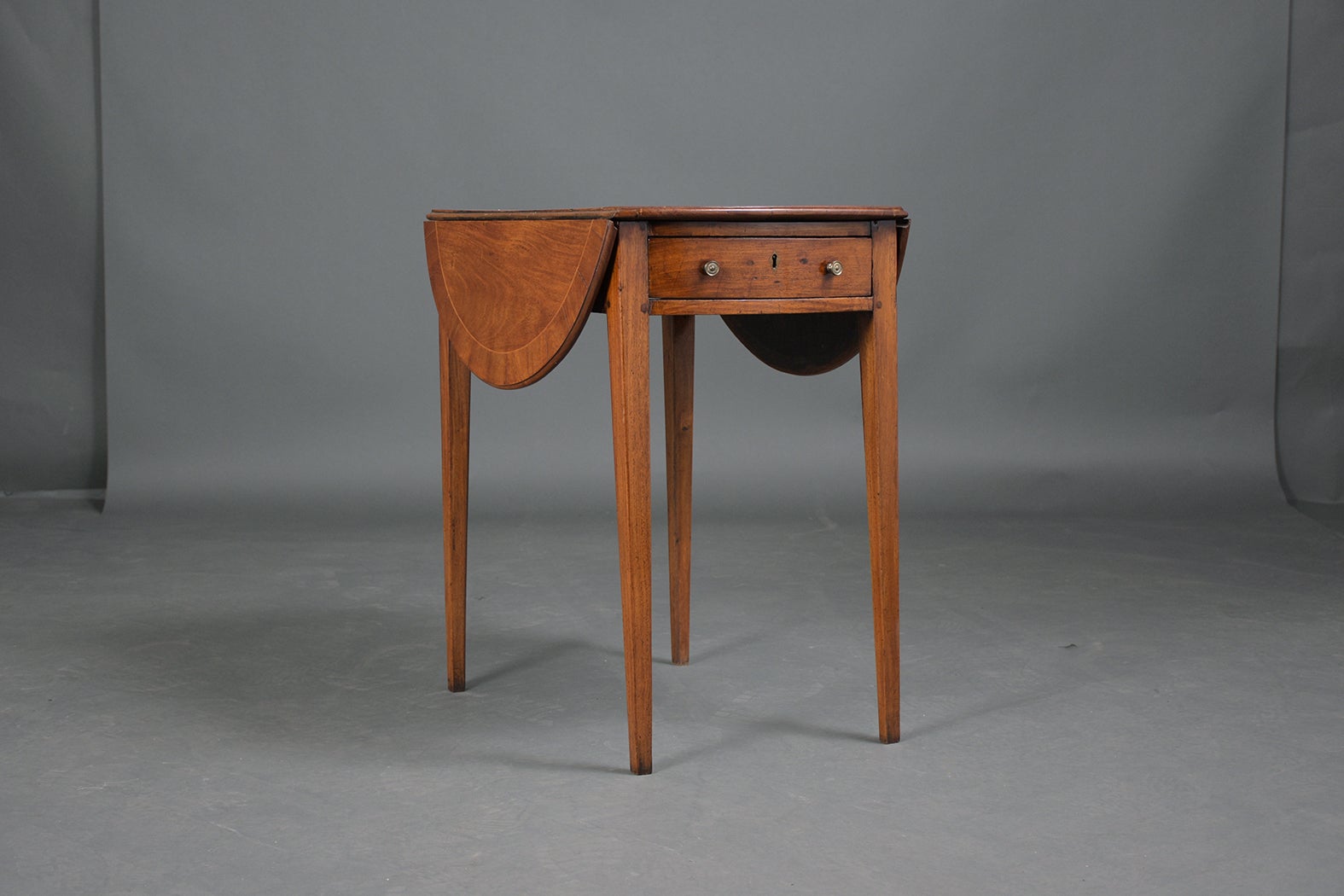 19th Century Cherrywood Antique Pembrook Table with Folding Leaves 3