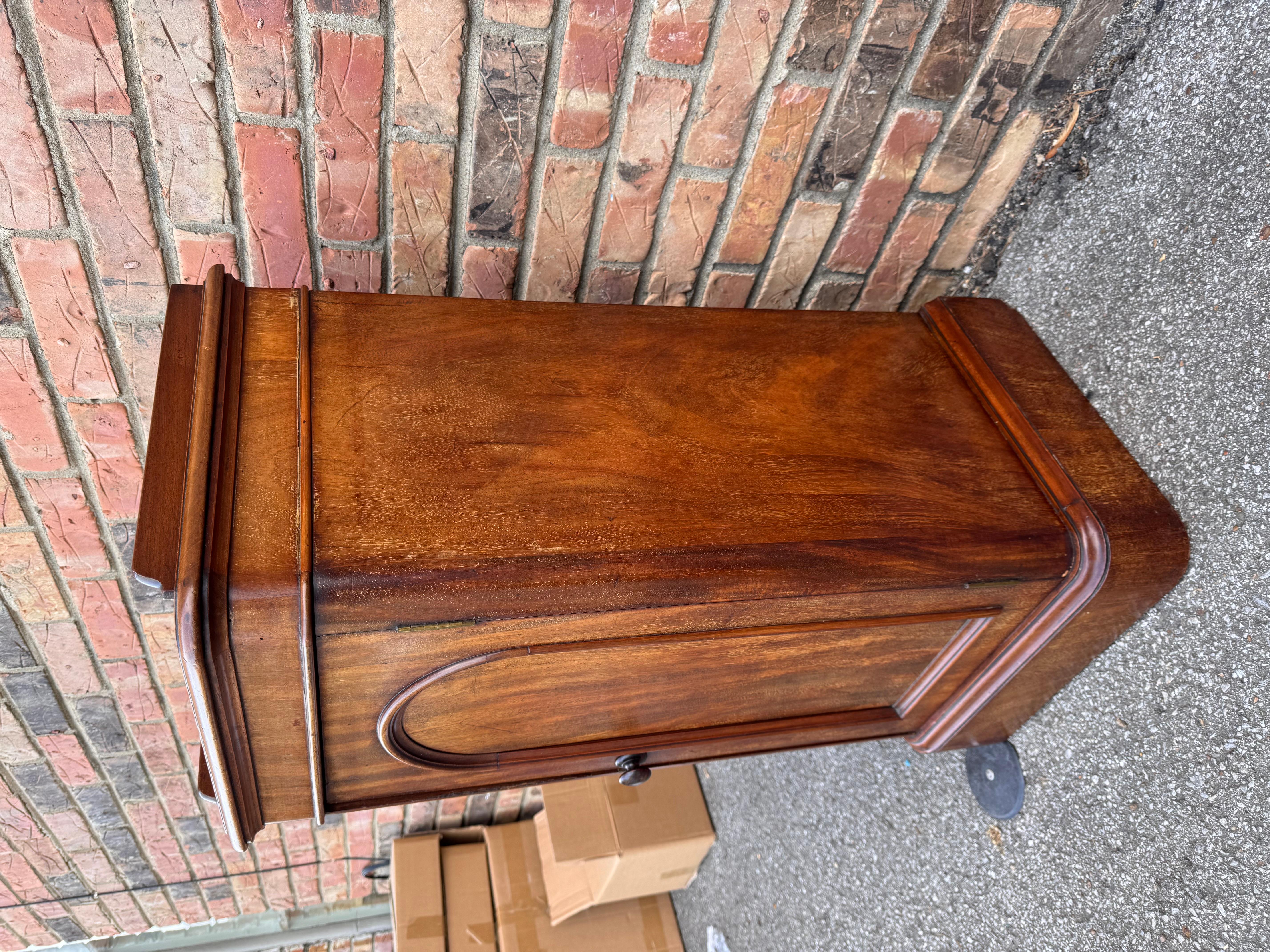 Anglais Table d'appoint anglaise du 19e siècle en vente