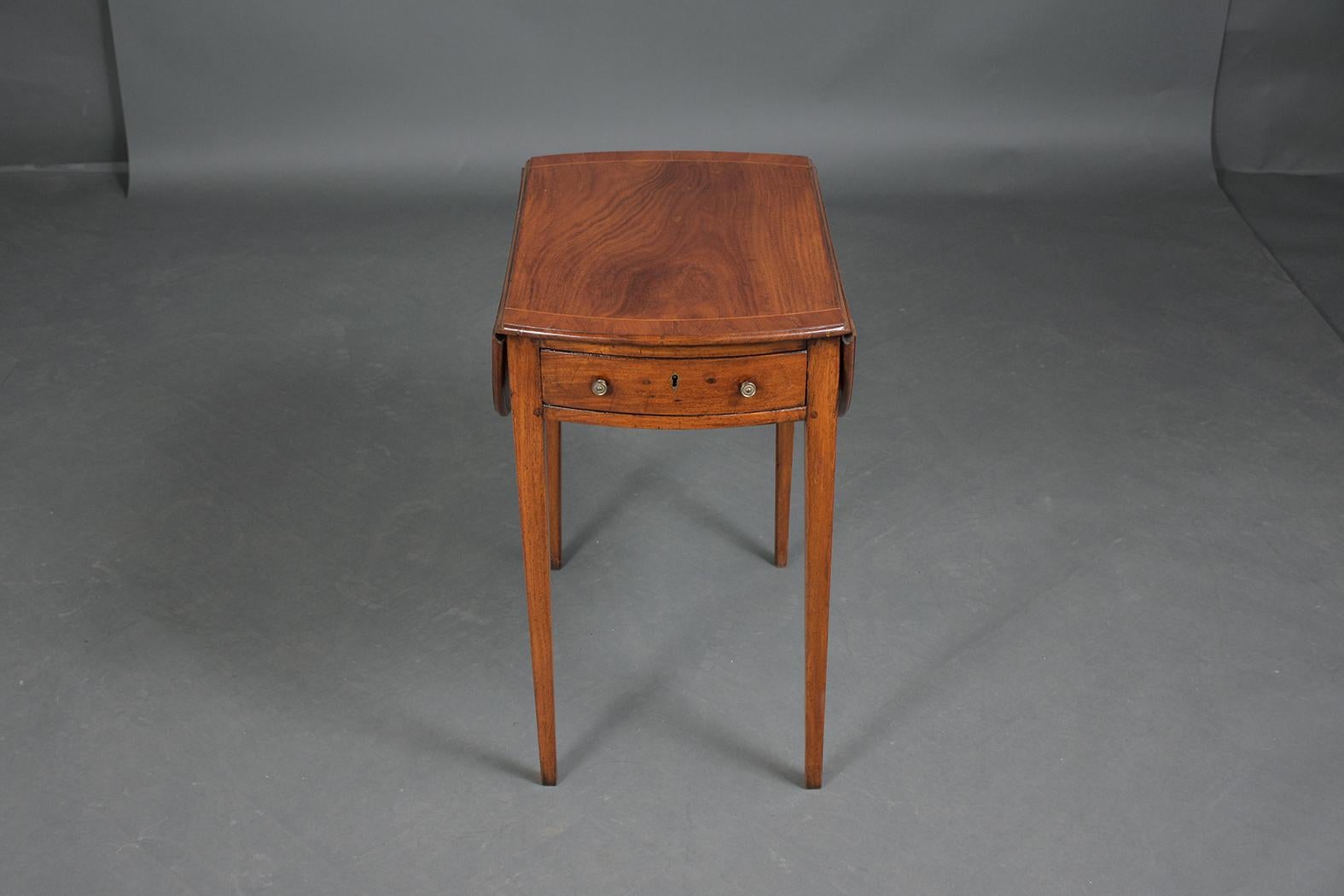 19th Century Cherrywood Antique Pembrook Table with Folding Leaves 4