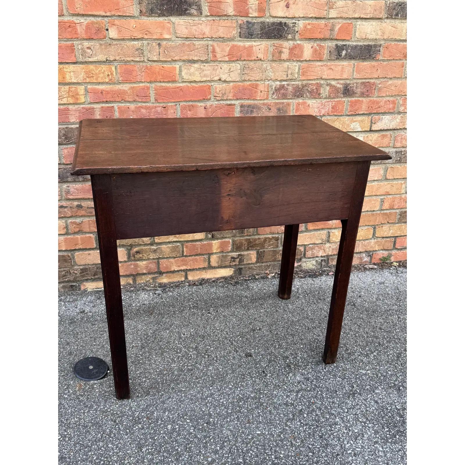 Englischer Beistelltisch aus dem 19. (Holz) im Angebot
