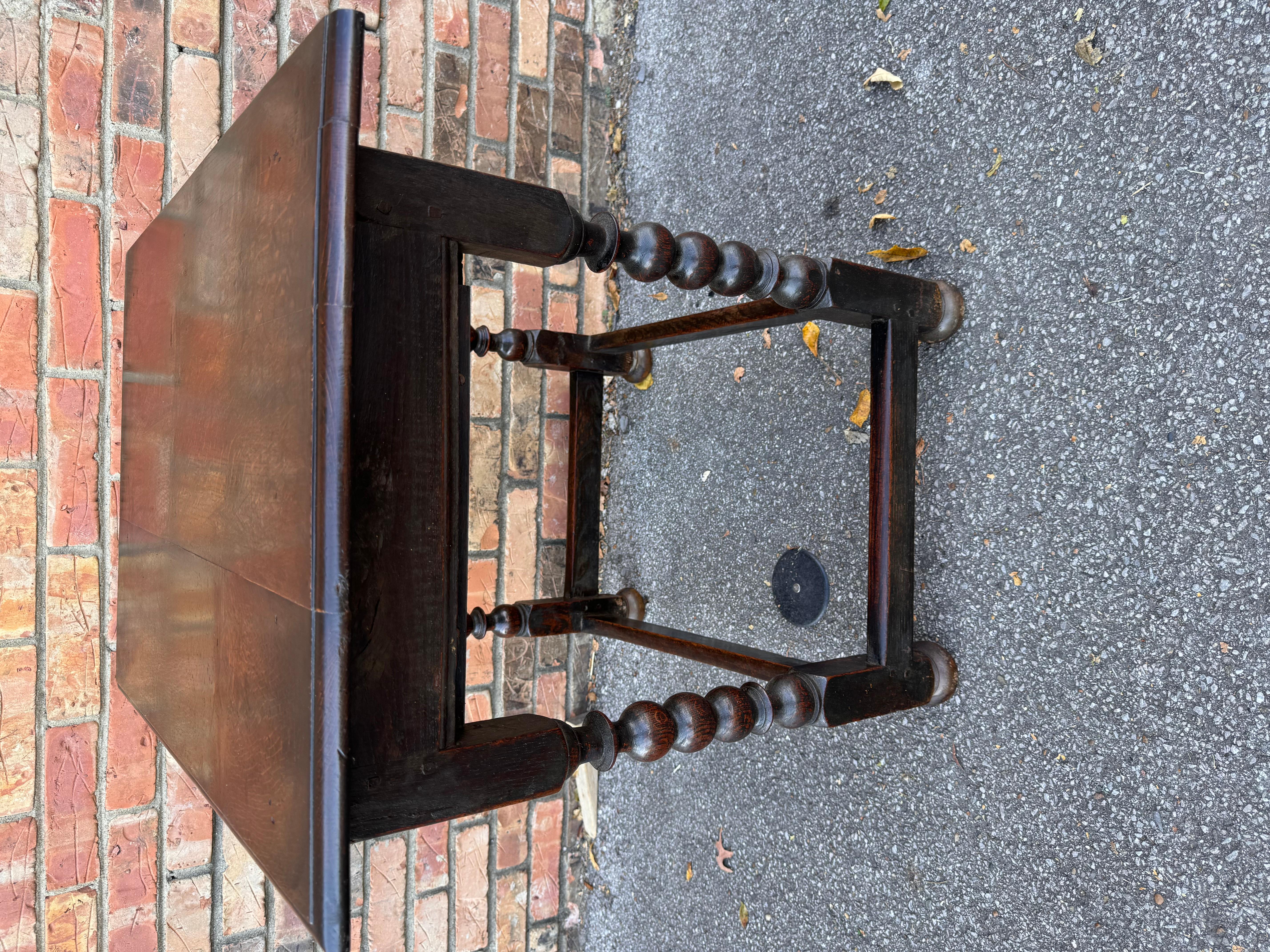 Table d'appoint anglaise du 19e siècle en vente 1