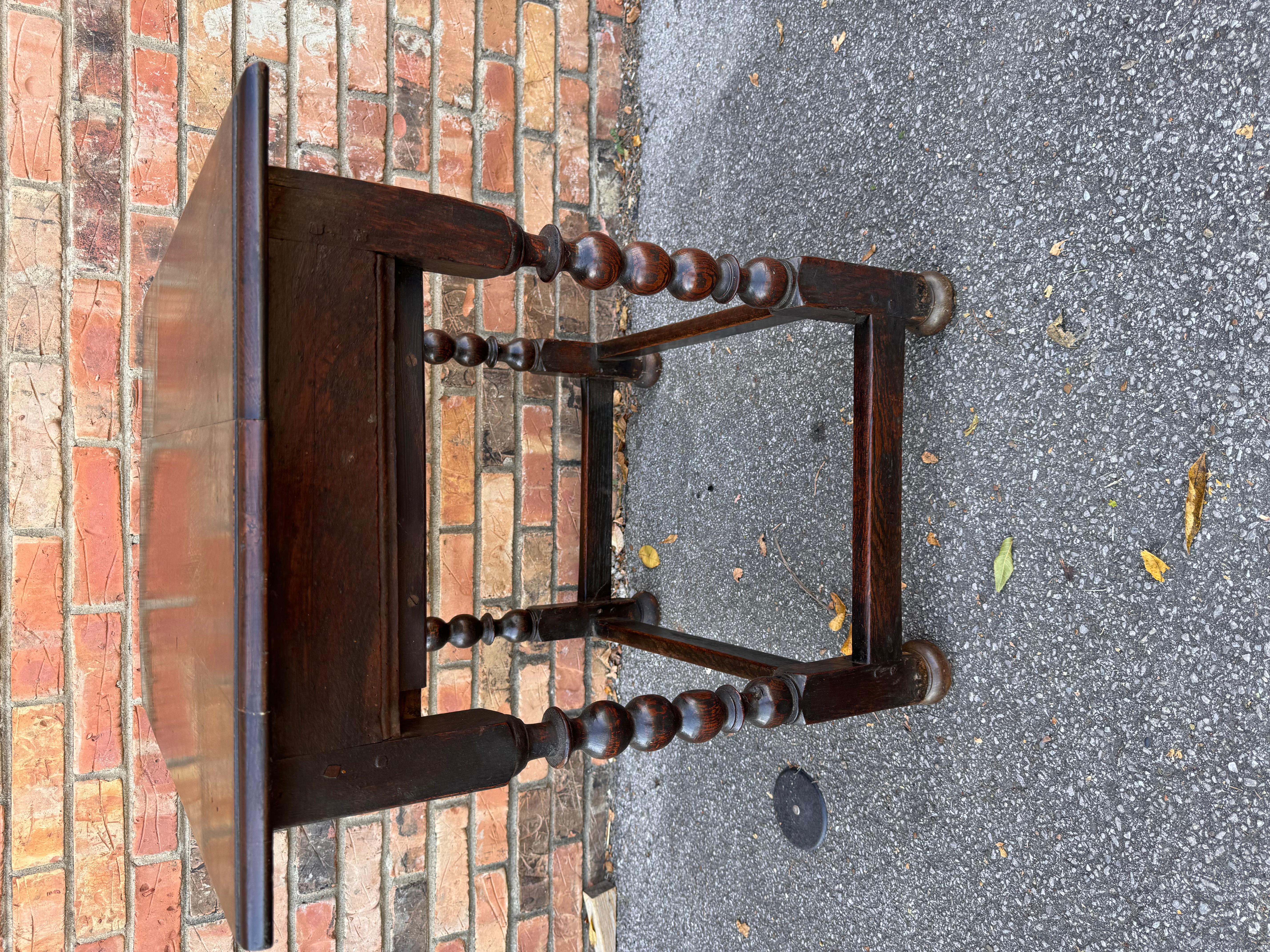 Table d'appoint anglaise du 19e siècle en vente 2