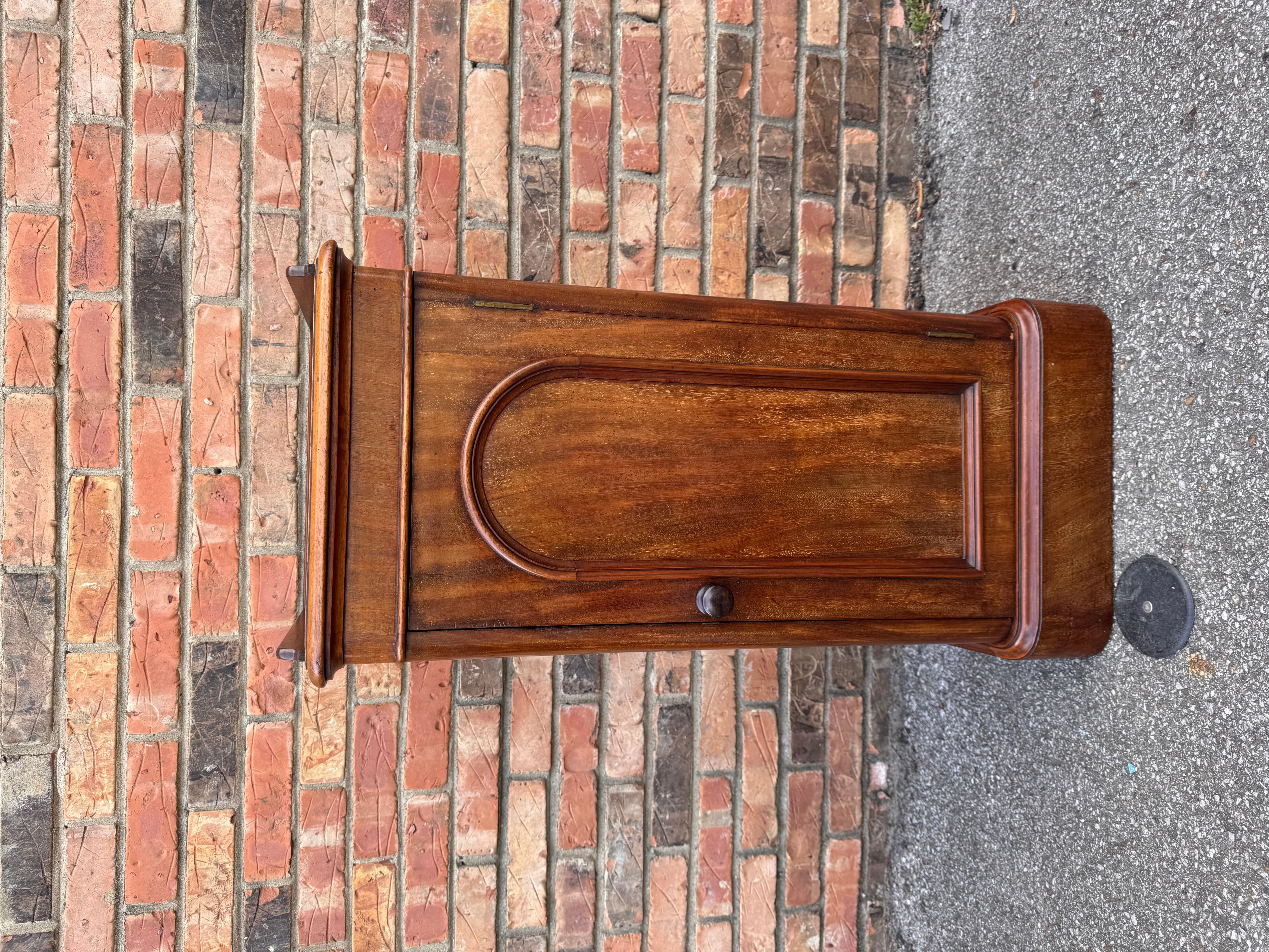 Table d'appoint anglaise du 19e siècle en vente 2
