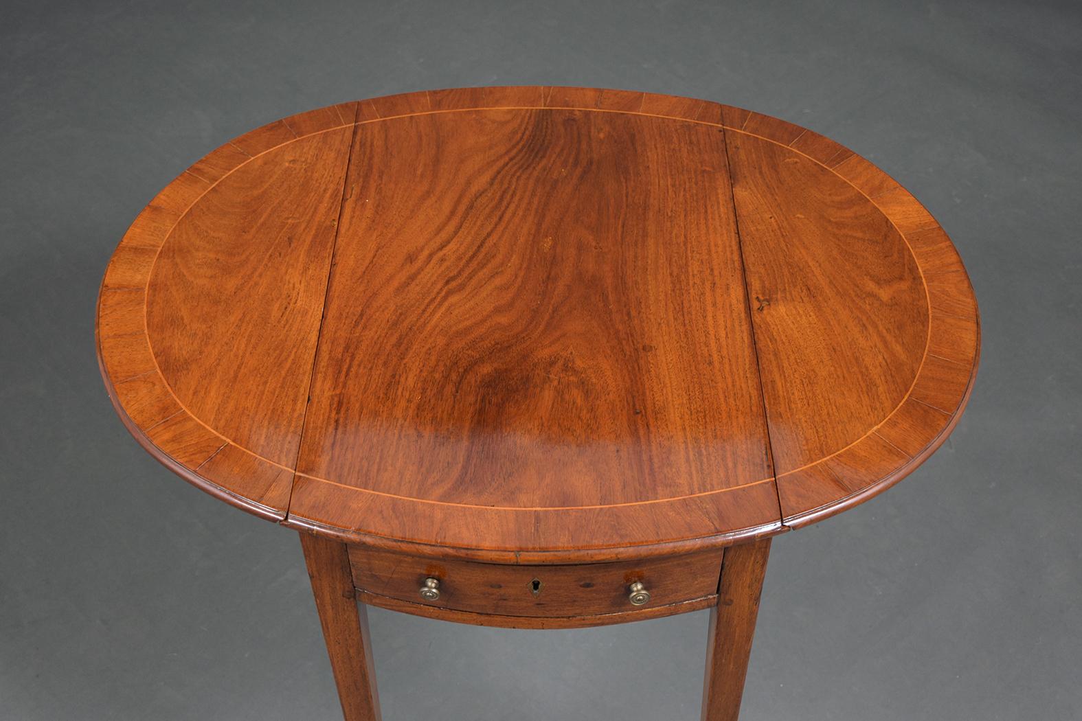 Georgian 19th Century Cherrywood Antique Pembrook Table with Folding Leaves