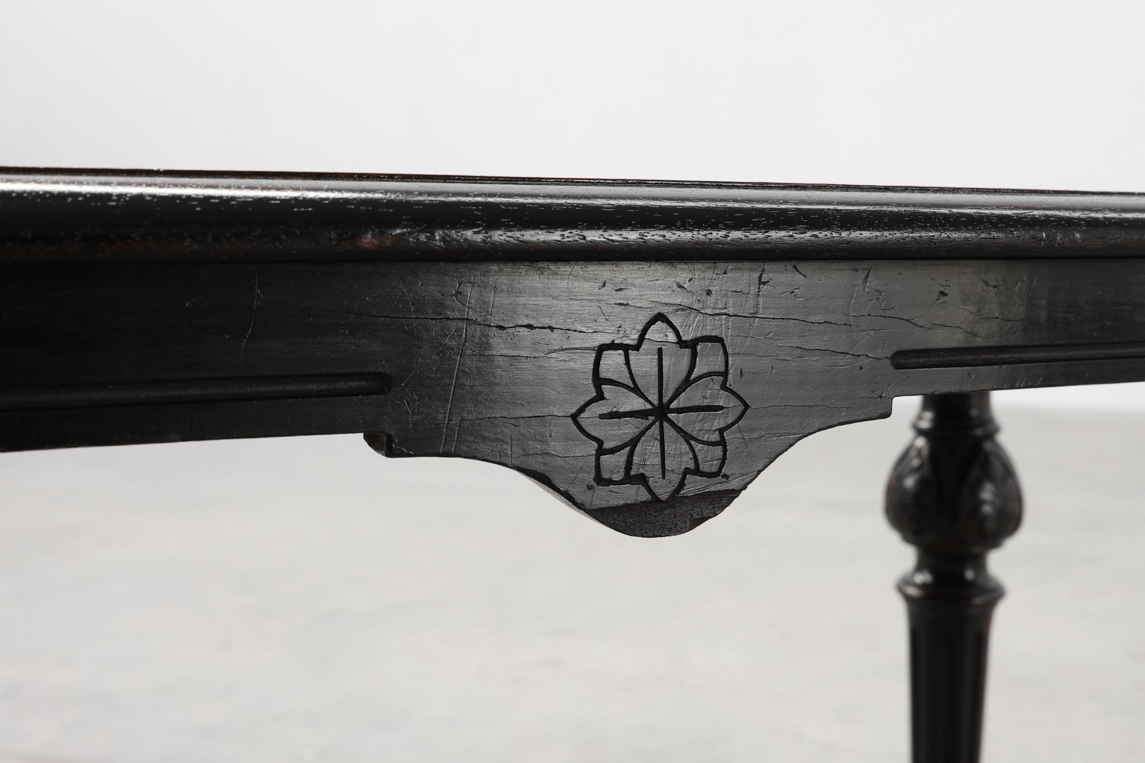 Tavolino inglese del XIX secolo con intarsio geometrico in legno di John Taylor & Sons in vendita 6