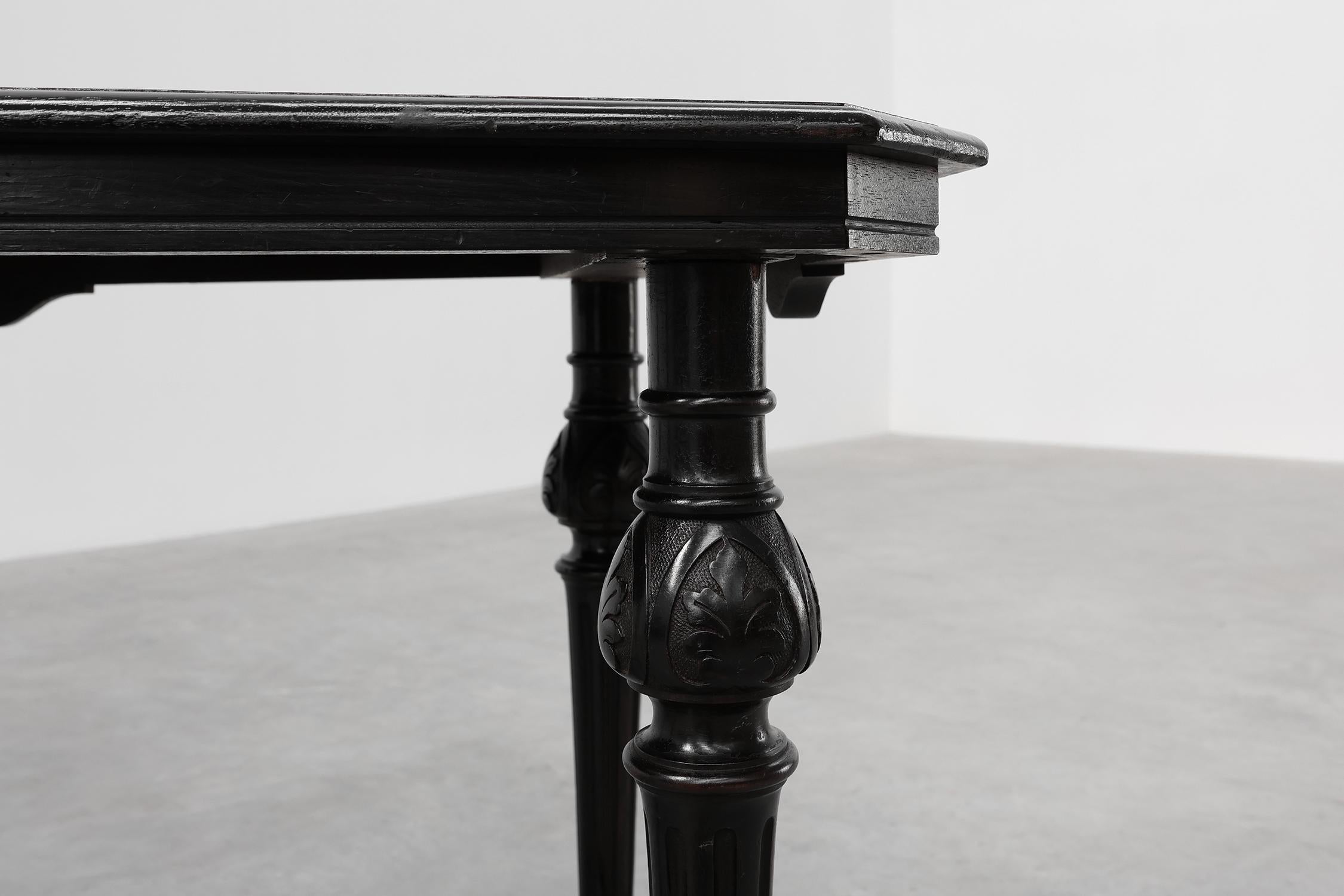 Tavolino inglese del XIX secolo con intarsio geometrico in legno di John Taylor & Sons in vendita 1