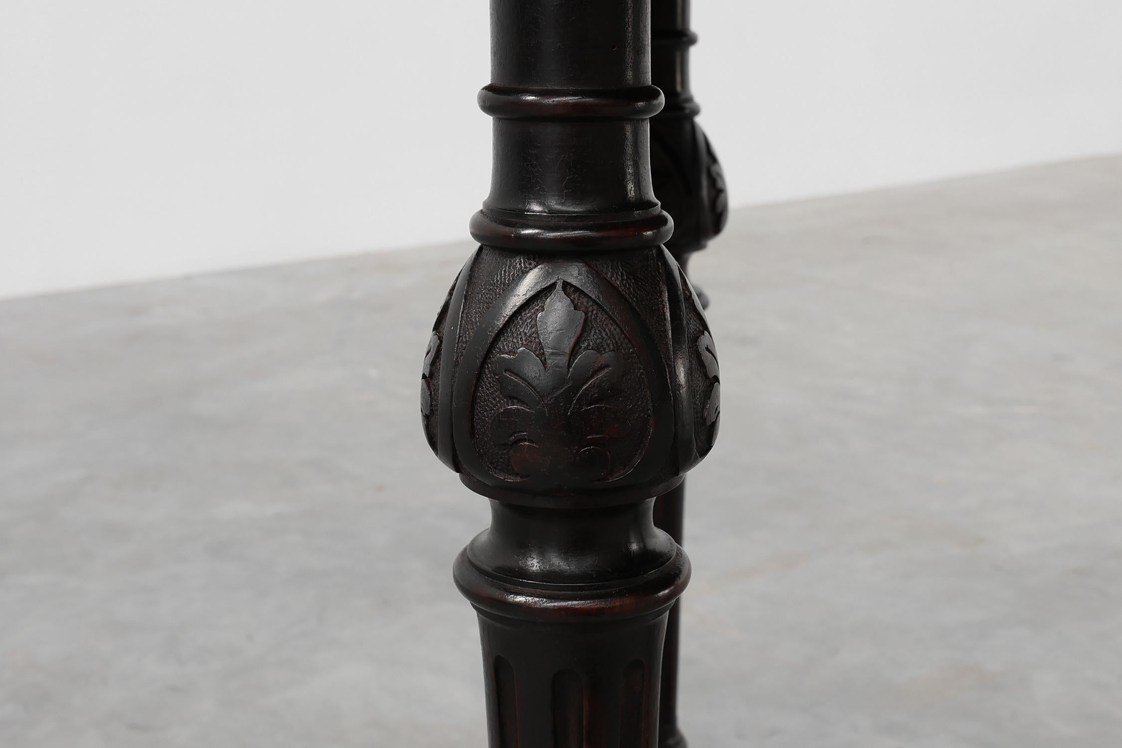 Tavolino inglese del XIX secolo con intarsio geometrico in legno di John Taylor & Sons in vendita 2