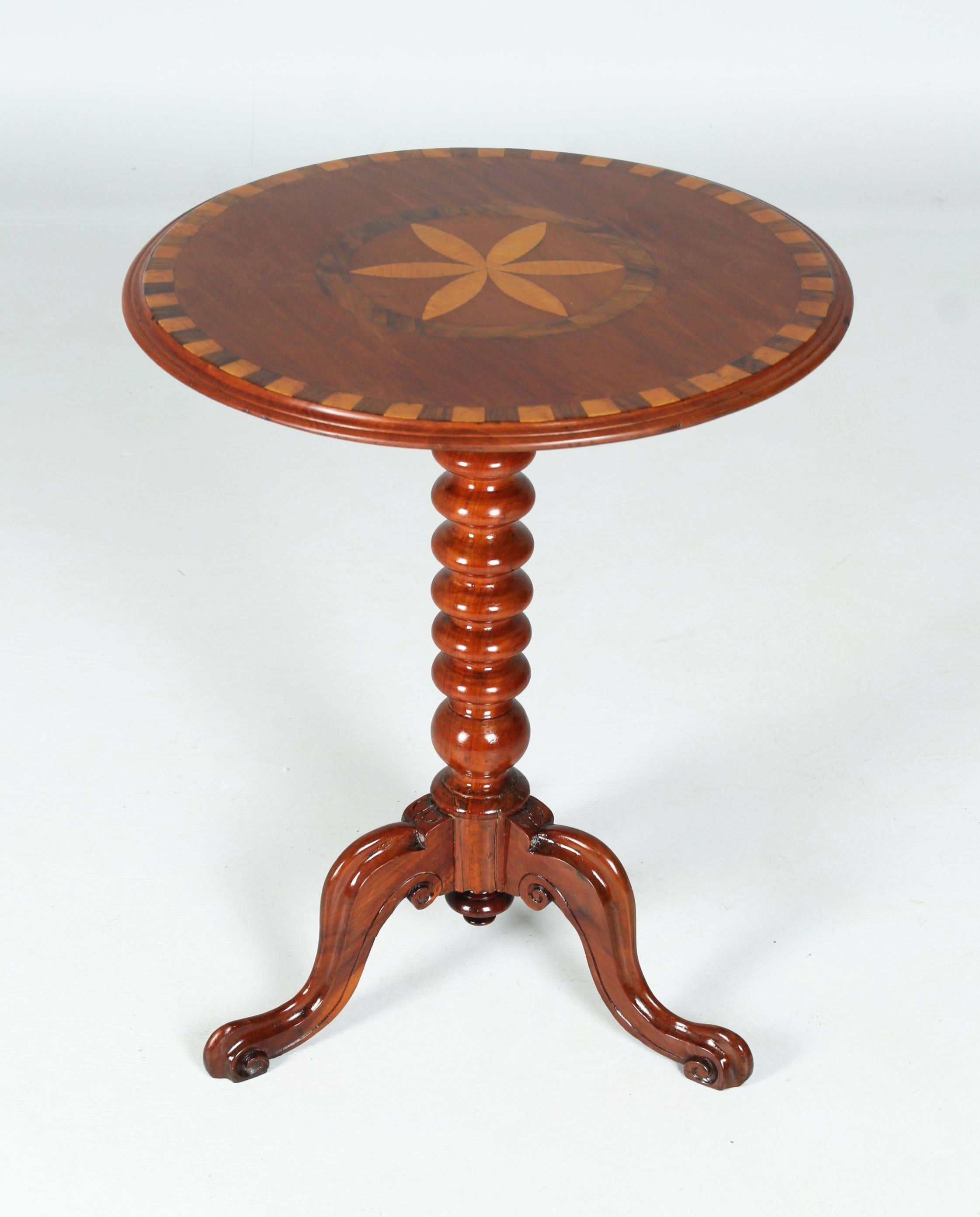 19th Century English Side Table with Inlays For Sale 3