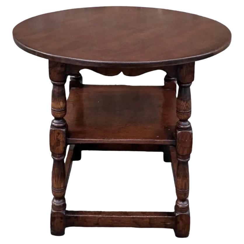 Table d
appoint anglaise du 19e siècle avec étagère