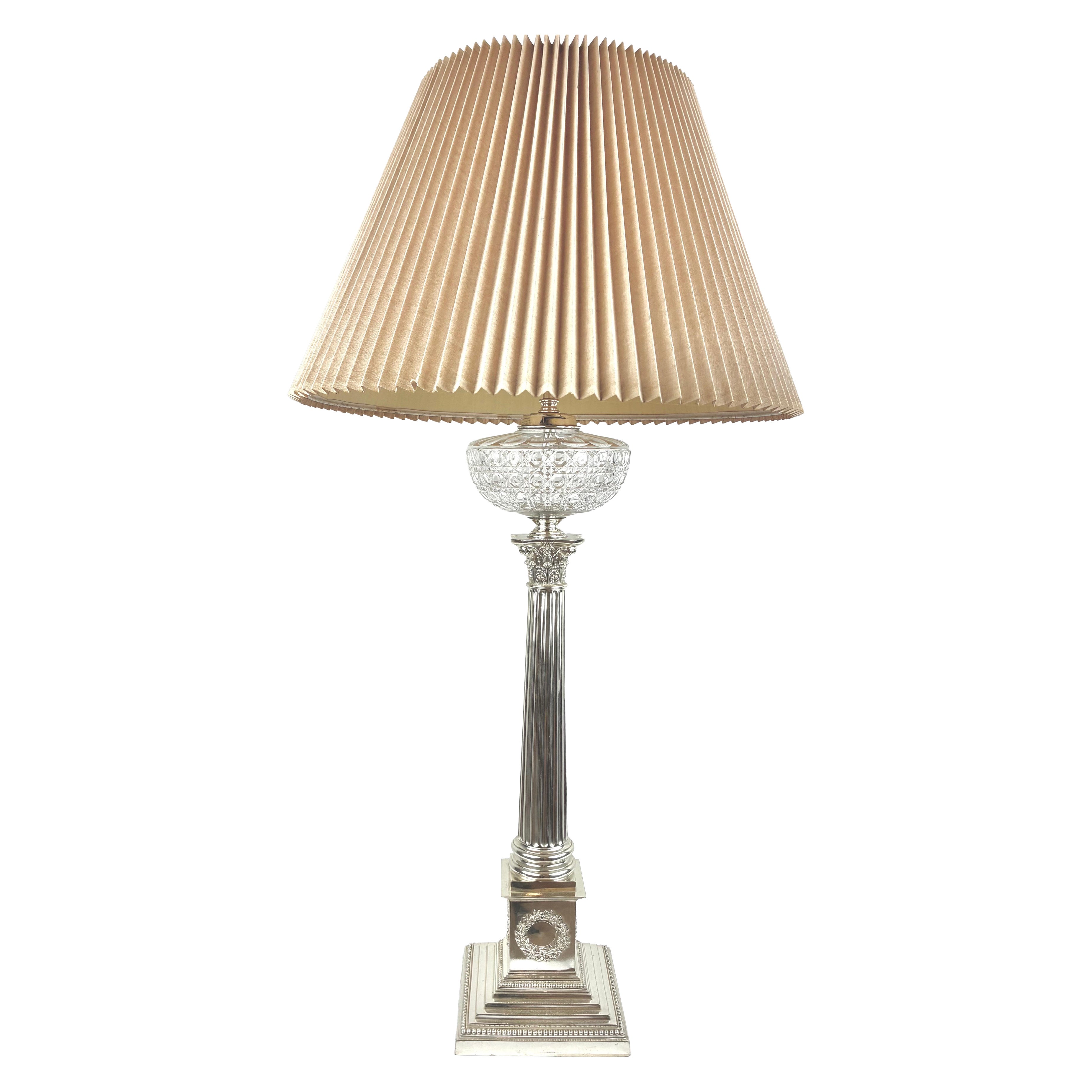 Lampada da banchetto inglese a colonna in argento e cristallo del XIX secolo in vendita