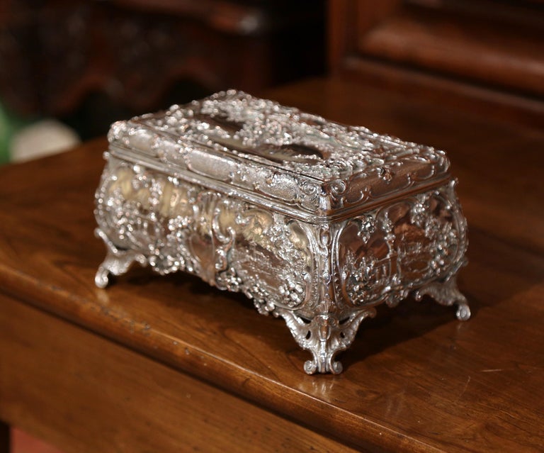 Repoussé 19th Century English Bombe Silver Plated on Copper Repousse Jewelry Casket For Sale