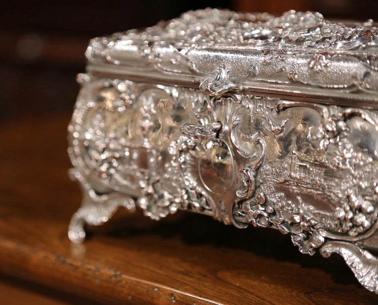 19th Century English Bombe Silver Plated on Copper Repousse Jewelry Casket In Excellent Condition For Sale In Dallas, TX