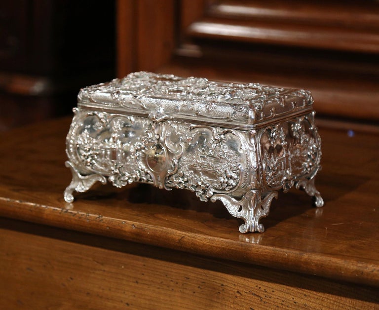 19th Century English Bombe Silver Plated on Copper Repousse Jewelry Casket For Sale 1