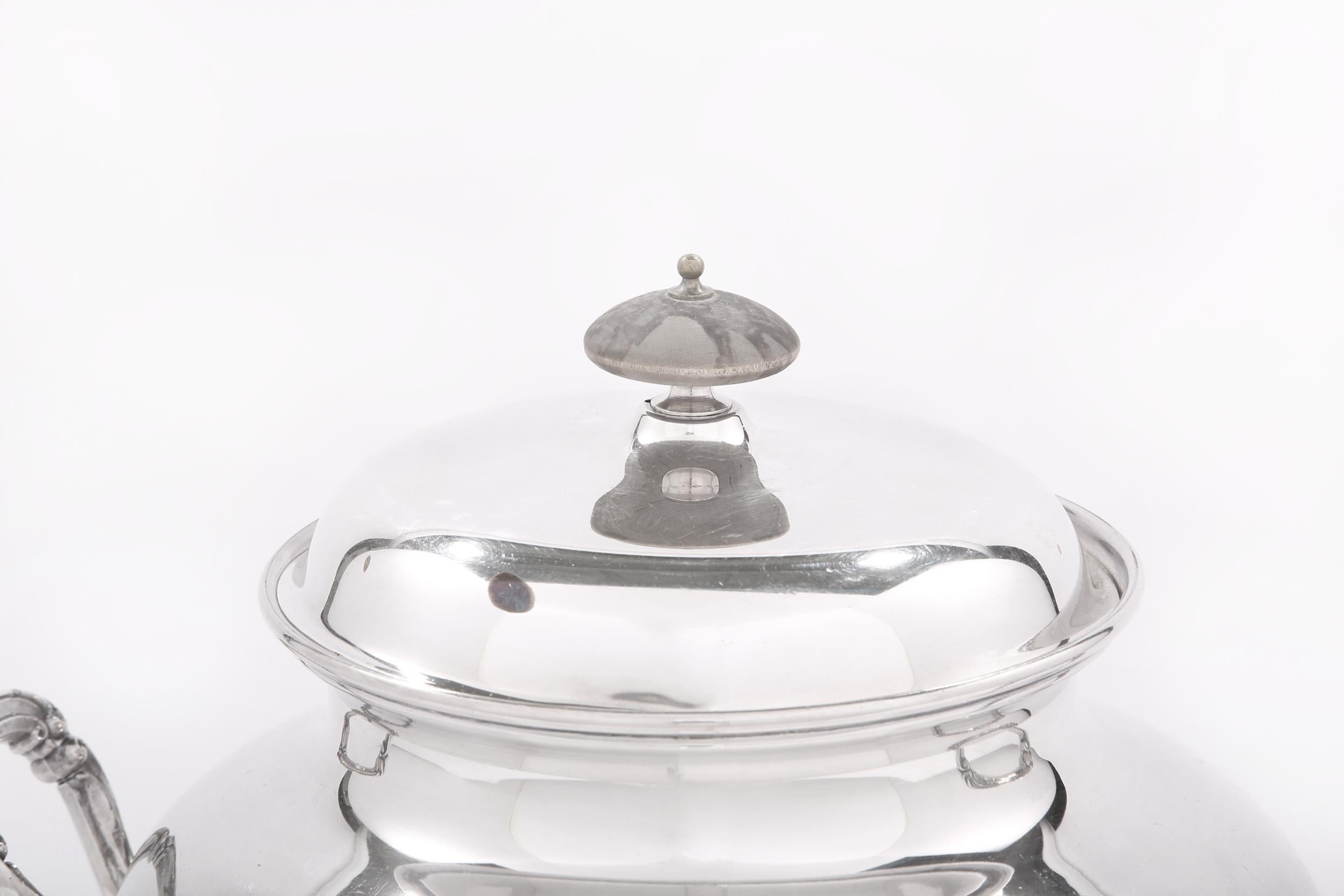 Late 19th Century 19th Century English Silver Plate Samovar / Tea Urn