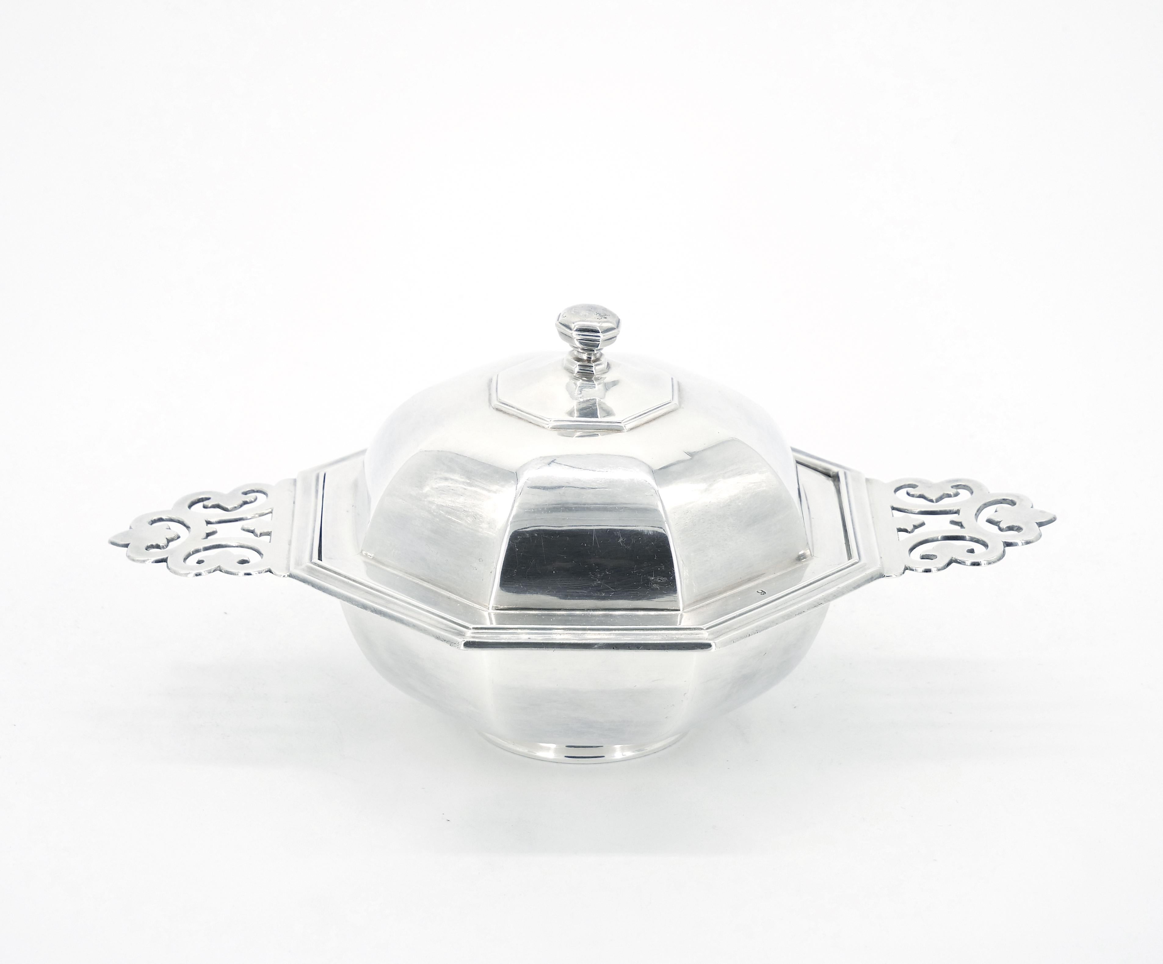 Victorian 19th Century English Silver Plate Two Handled Covered Ecuelle Dish  For Sale
