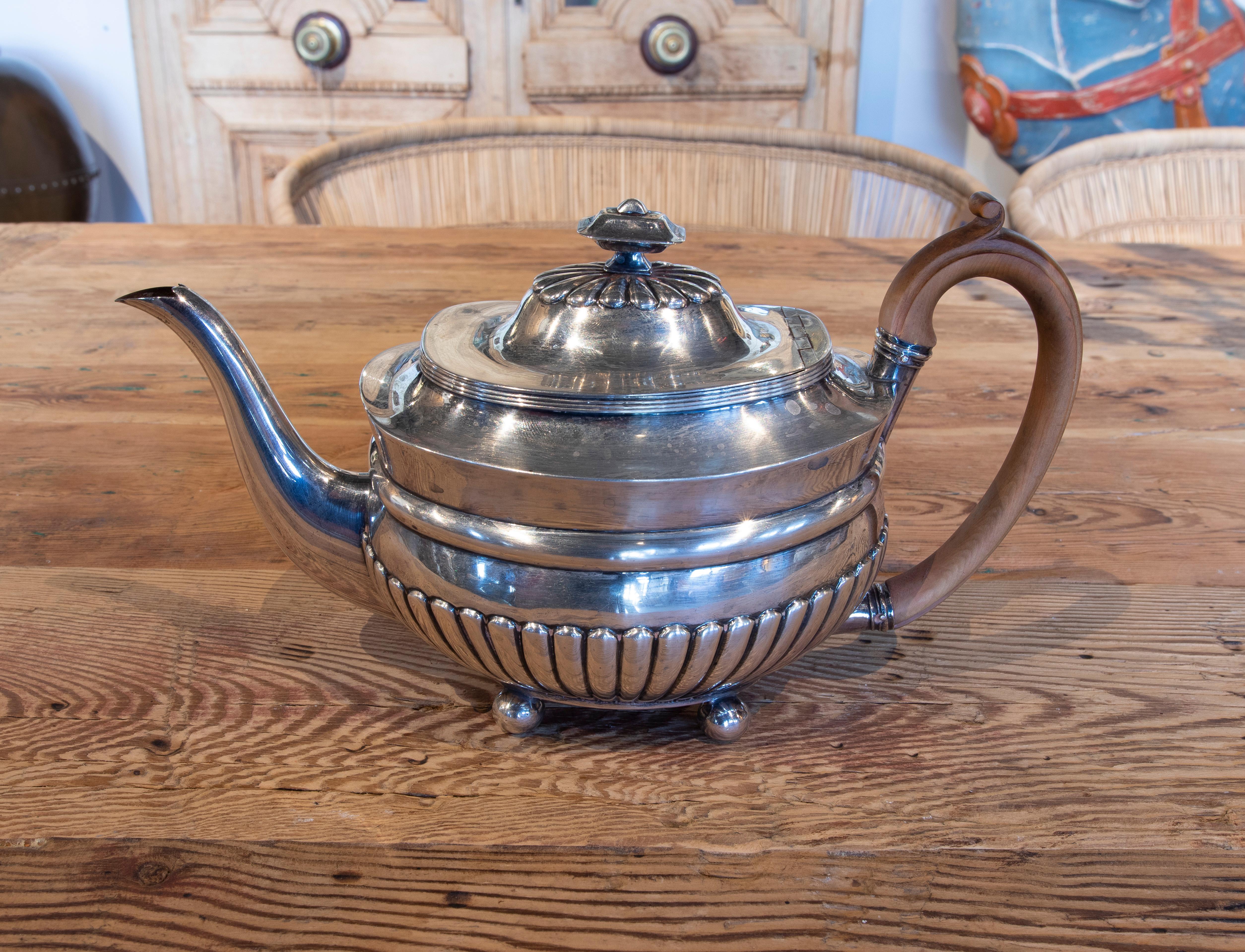 19th Century English Silver Teapot with English Wooden Lid and Handle For Sale 1