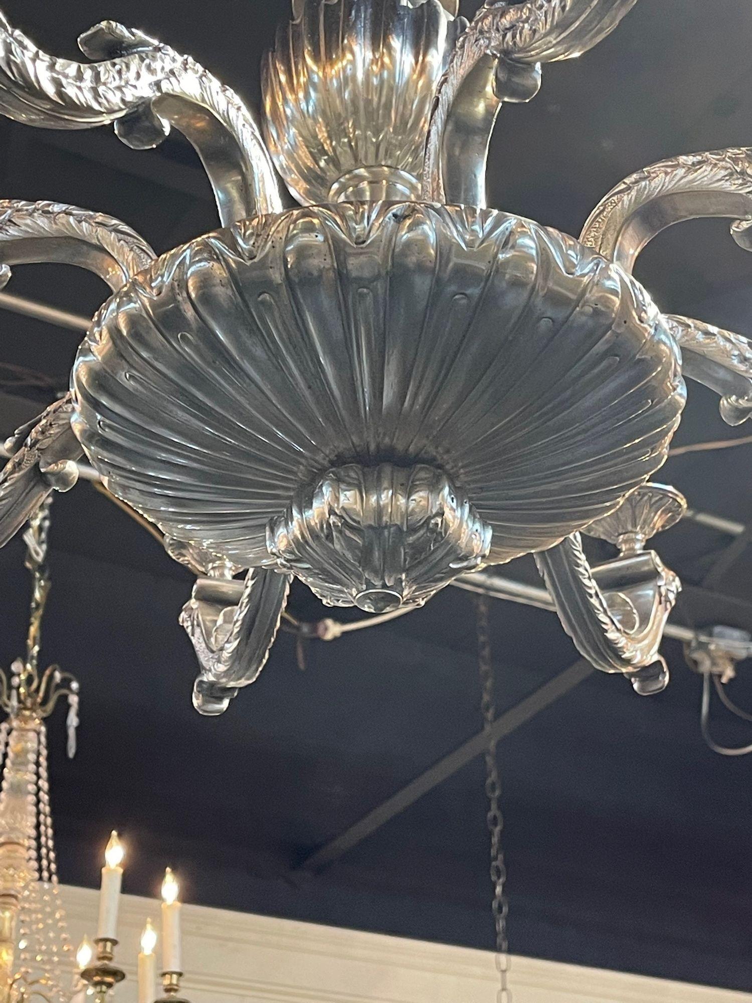 Anglais Lustre anglais du 19ème siècle en bronze argenté à 8 feux en vente