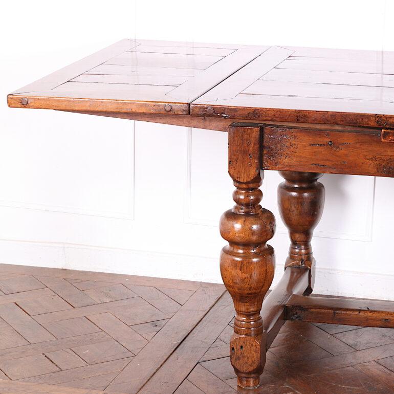 19th Century English Solid Oak Draw-Leaf Table In Good Condition In Vancouver, British Columbia