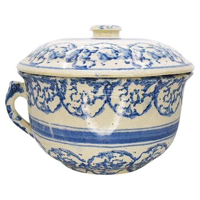 19th Century English Spongeware Blue and Cream Crock with Lid - 1800s For Sale