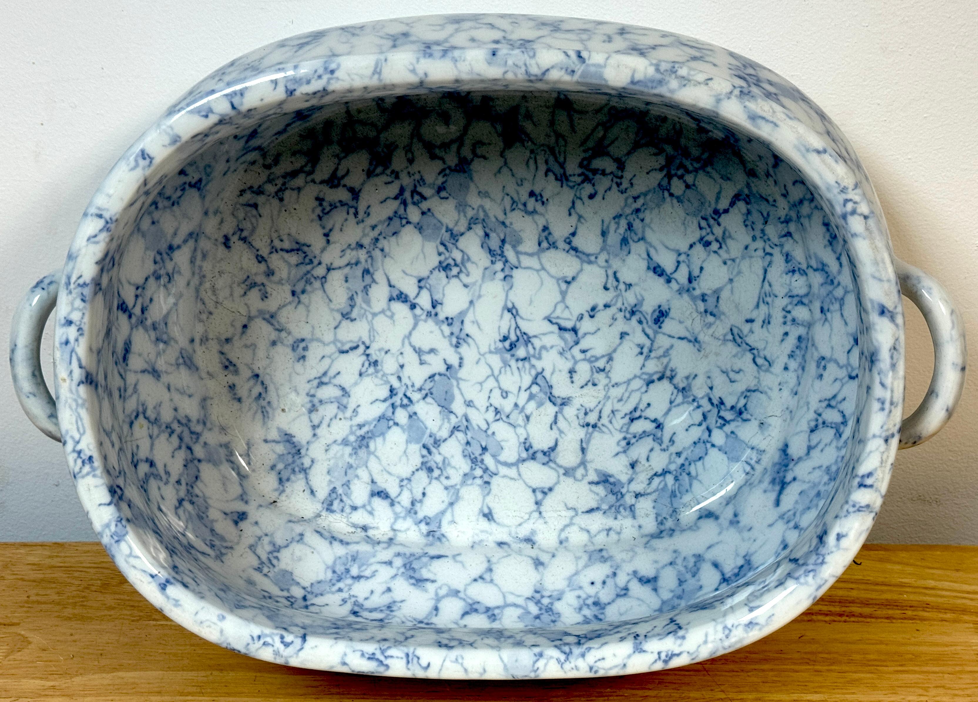 19th Century English Staffordshire Blue & White Marbleized Neoclassical Footbath For Sale 5