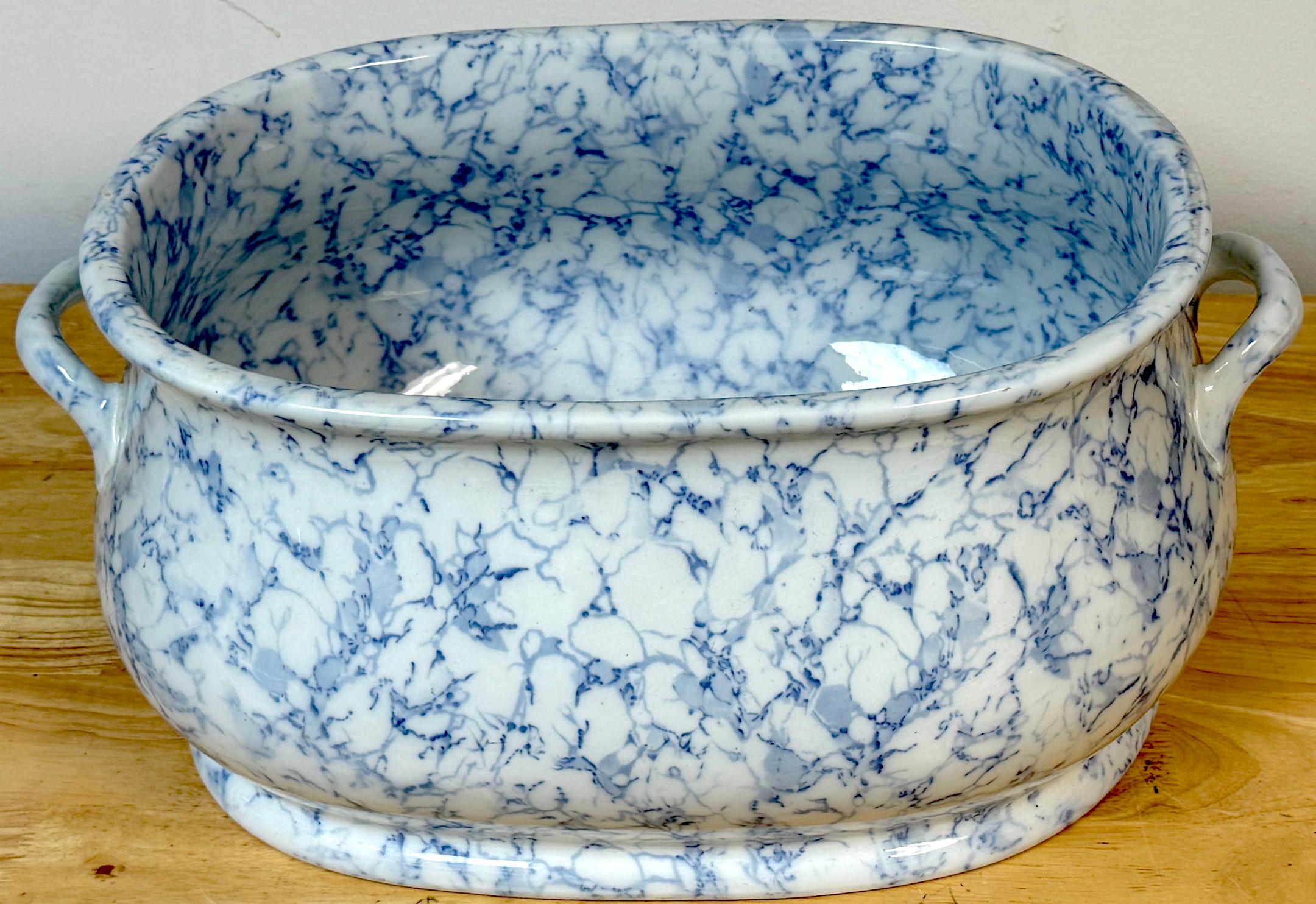 19th Century English Staffordshire Blue & White Marbleized Neoclassical Footbath For Sale 3