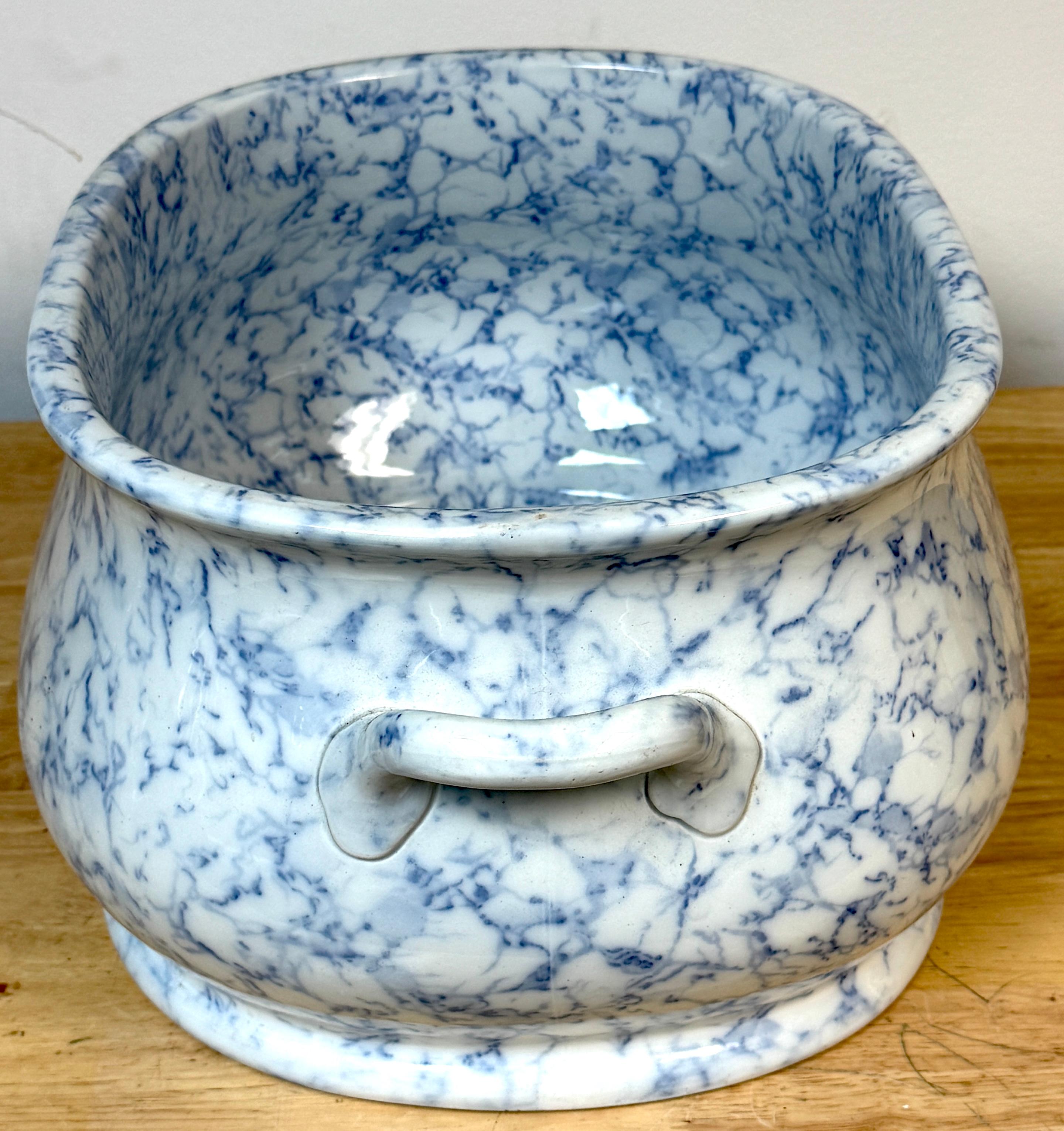 19th Century English Staffordshire Blue & White Marbleized Neoclassical Footbath For Sale 4