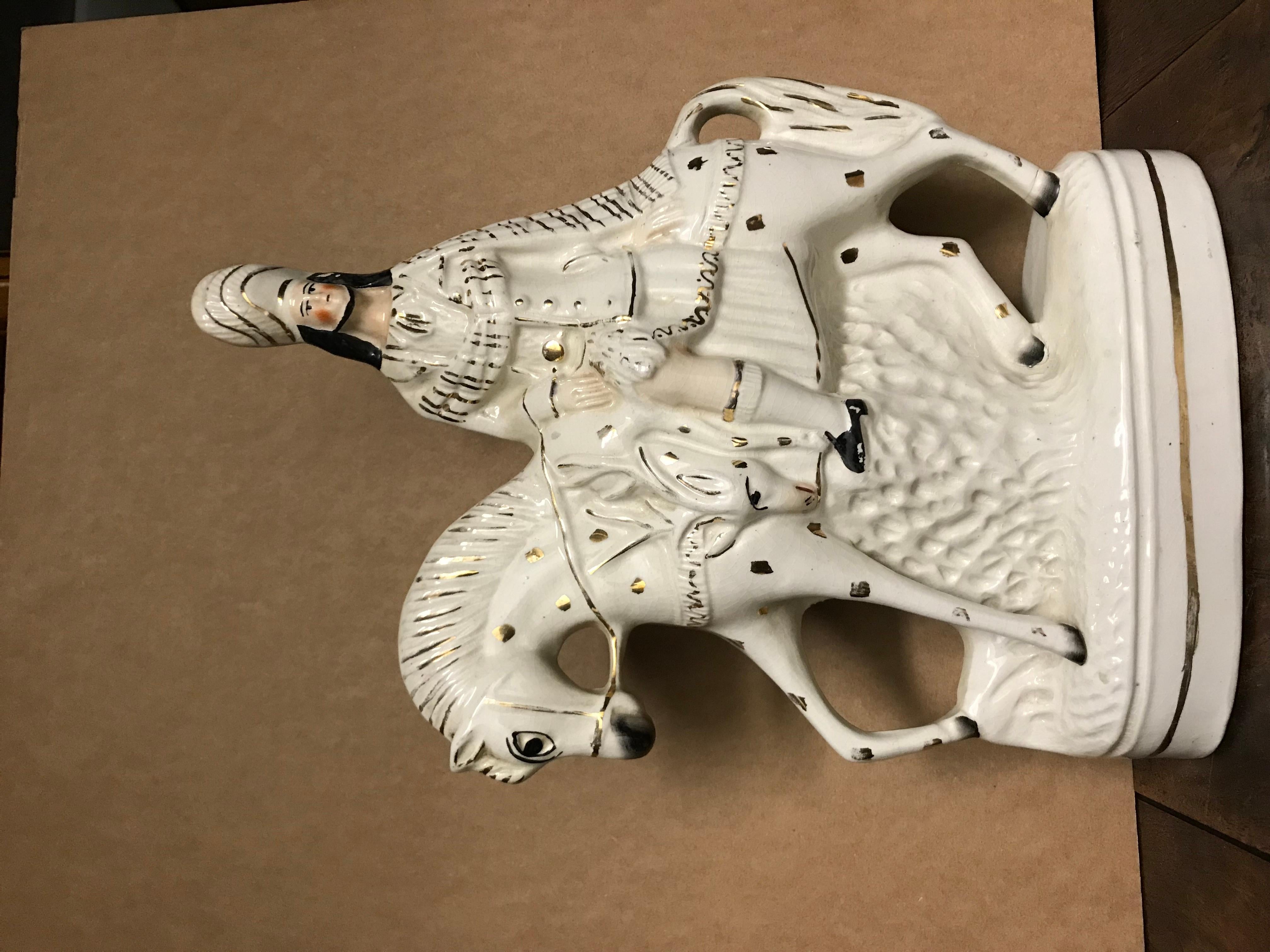 Cazador escocés a caballo de Staffordshire inglés del siglo XIX en venta 6
