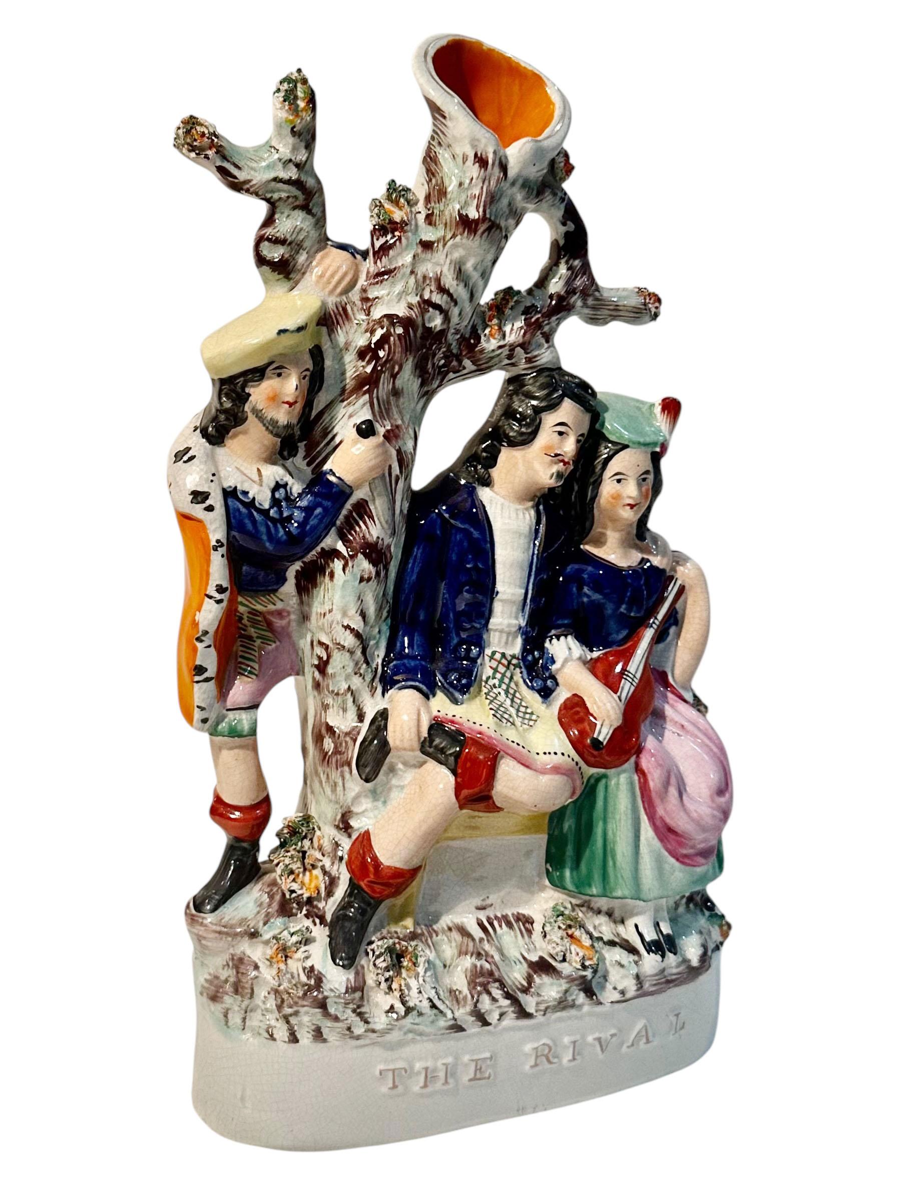 Un vaso a colata dello Staffordshire del XIX secolo, dal titolo The Reveal, splendidamente modellato e insolitamente ben conservato. Questo pezzo cattura un affascinante quadro figurato con dettagli espressivi e una forma aggraziata tipica delle