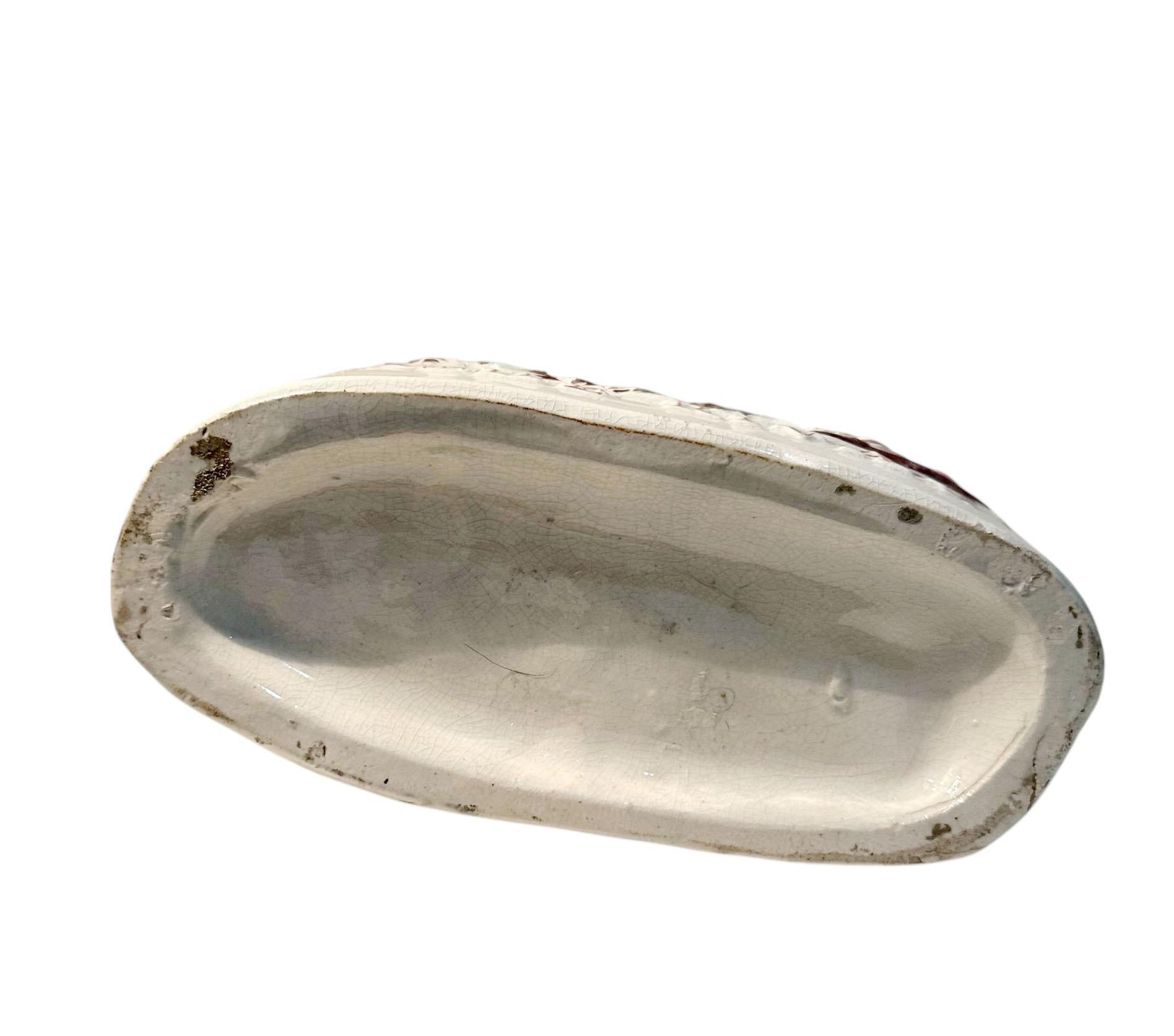 Vaso da versare dello Staffordshire inglese del XIX secolo La rivelazione in vendita 2