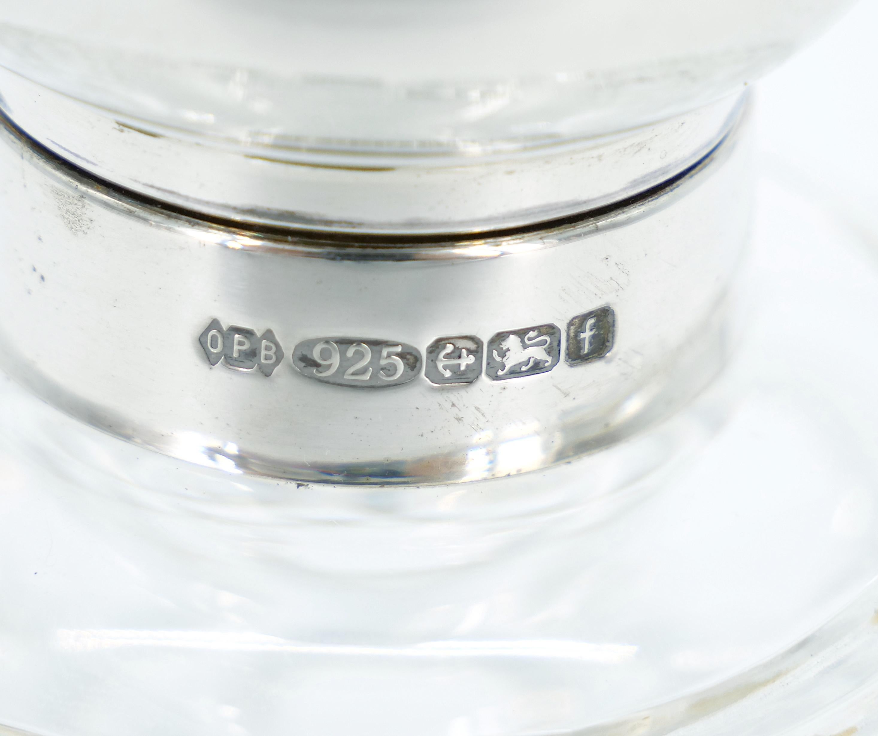 19. Jahrhundert Englisch Sterling Silber Cover Top / geschliffenes Glas Parfümflasche im Angebot 3