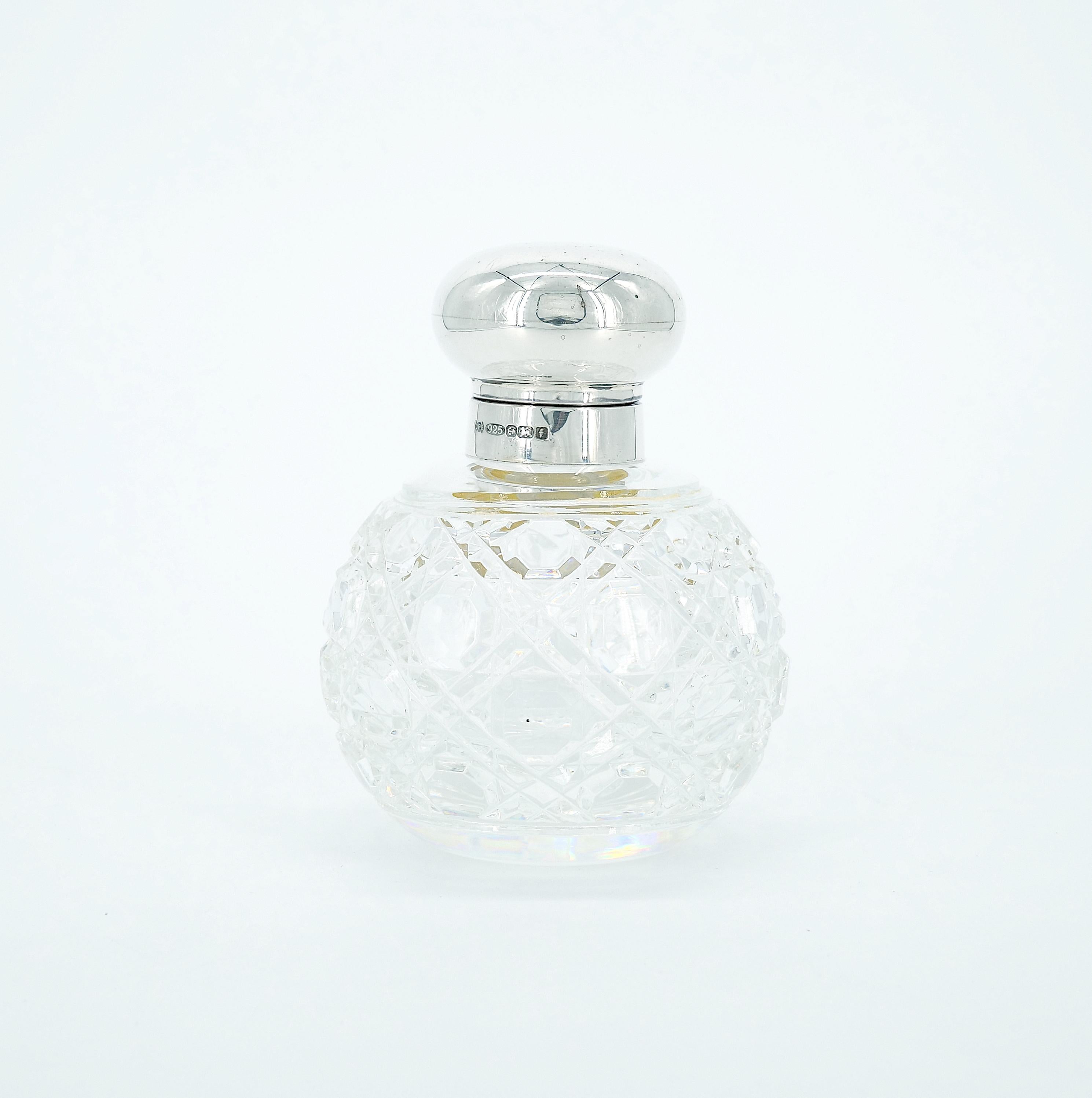 19th Century English Sterling Silver Cover Top/ Cut Glass Perfume Bottle For Sale 5
