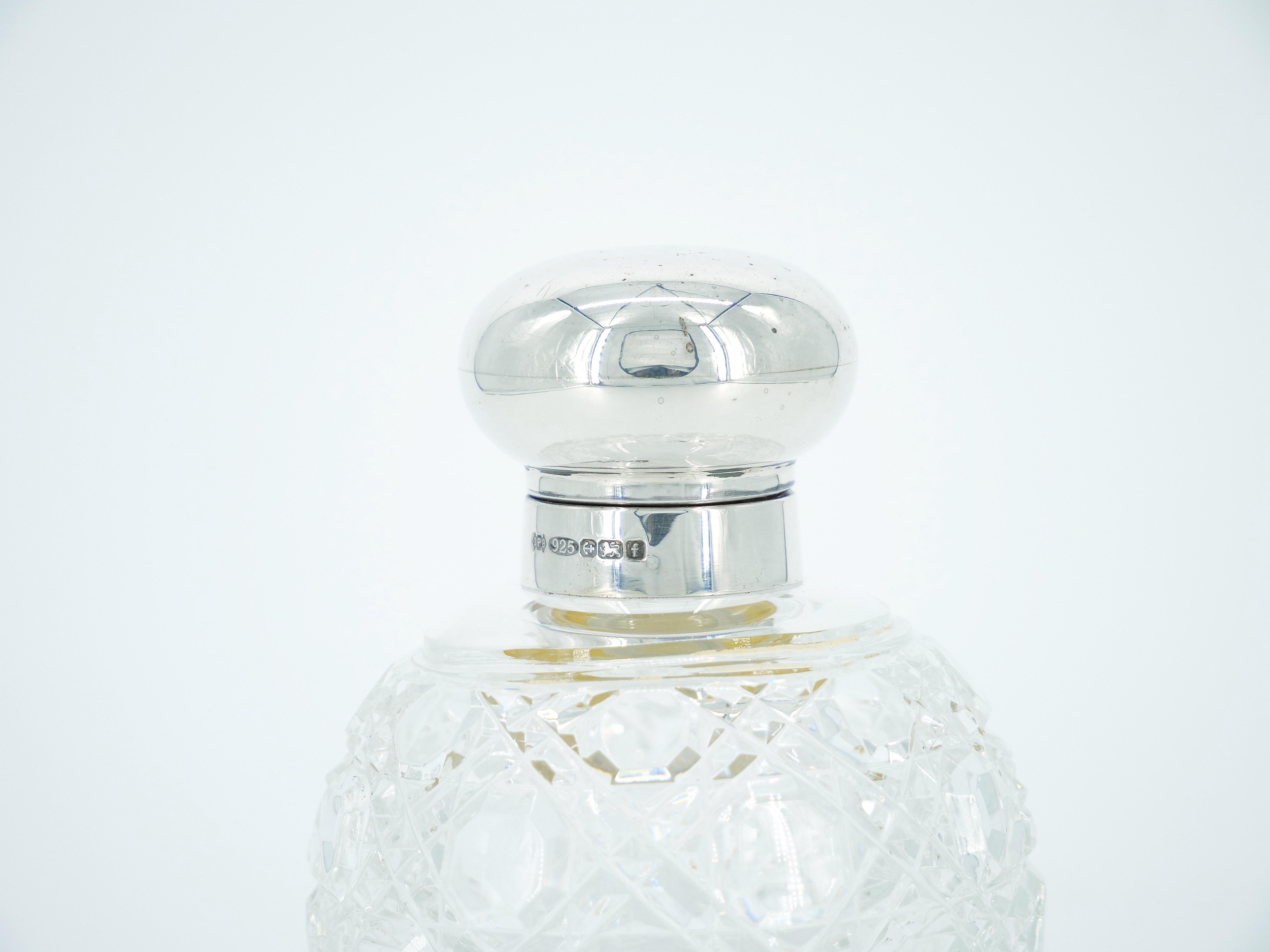 19th Century English Sterling Silver Cover Top/ Cut Glass Perfume Bottle For Sale 1