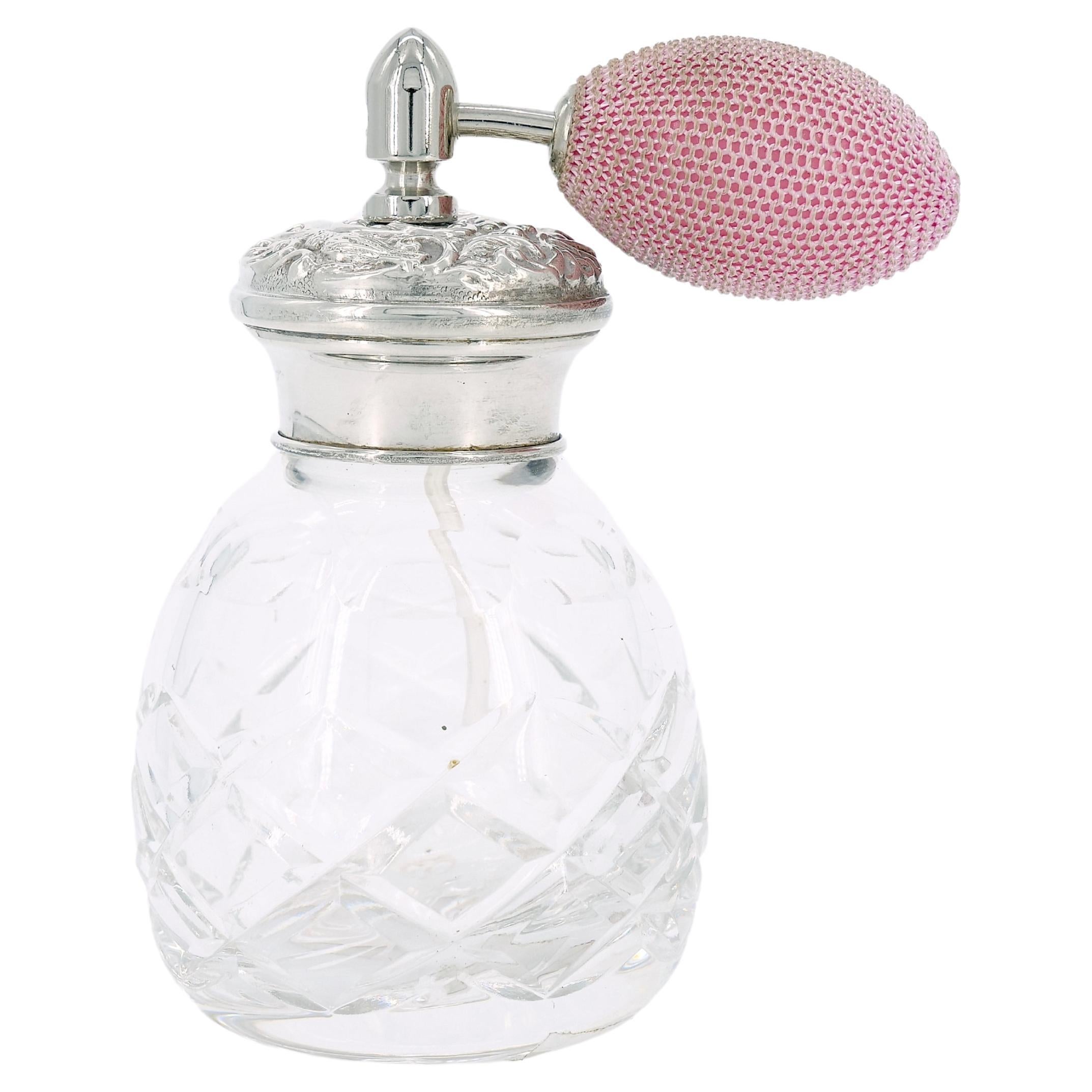 Englische Parfümflasche aus geschliffenem Glas mit Deckel aus Sterlingsilber mit Deckel aus dem 19. Jahrhundert im Angebot