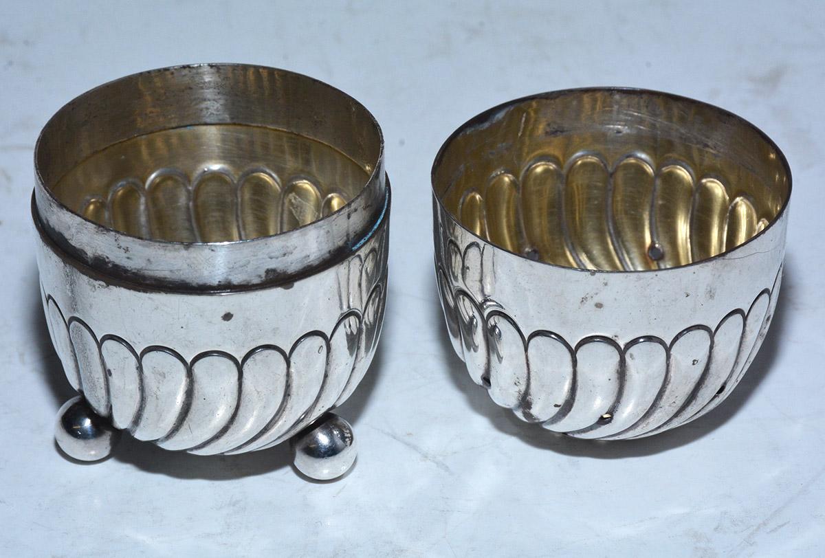 19th Century English Sterling Silver Two-Piece Salt Shaker In Good Condition For Sale In Sheffield, MA