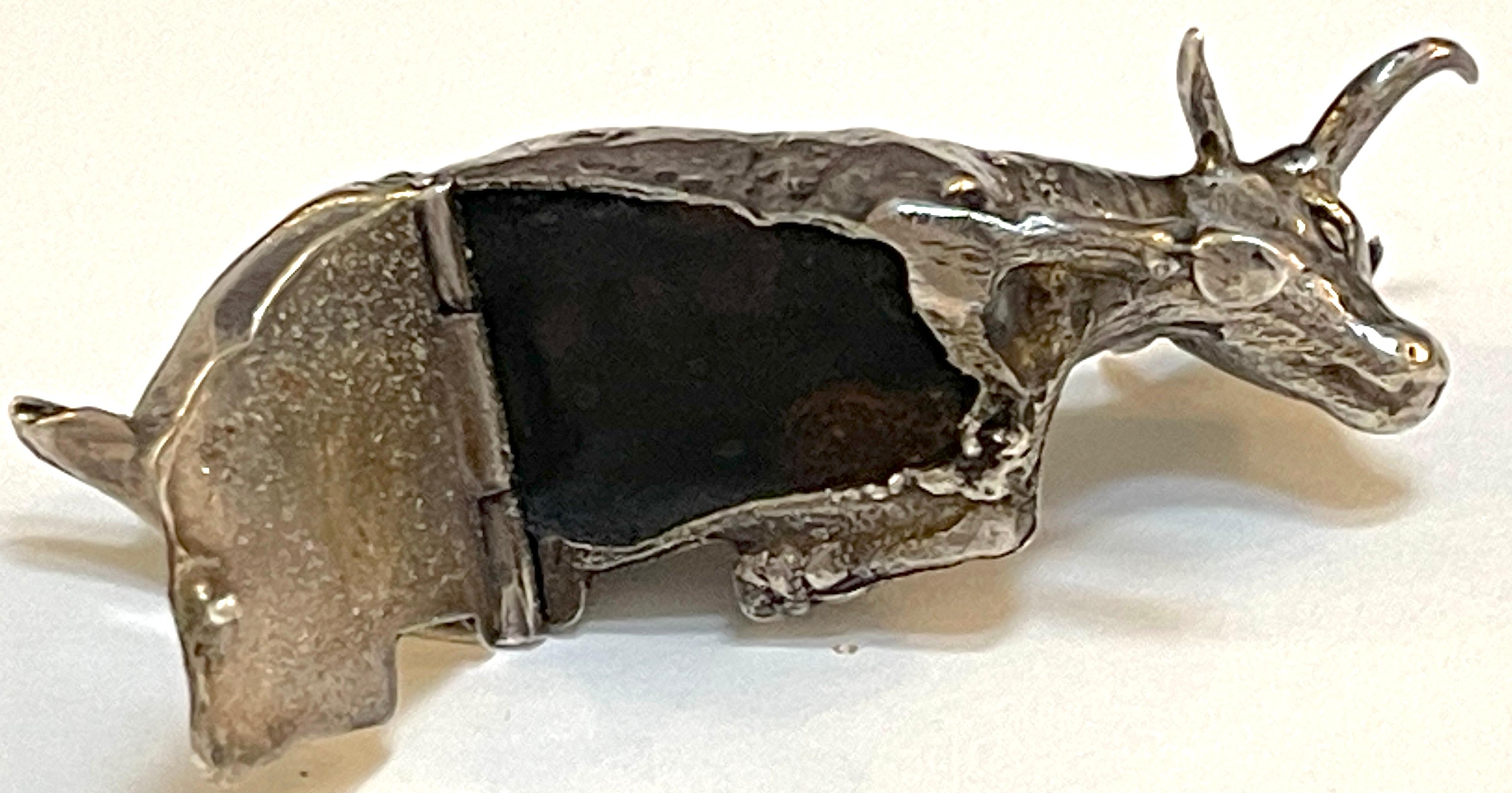 19th Century English Sterling Steer Snuff Box, London 1862  For Sale 4