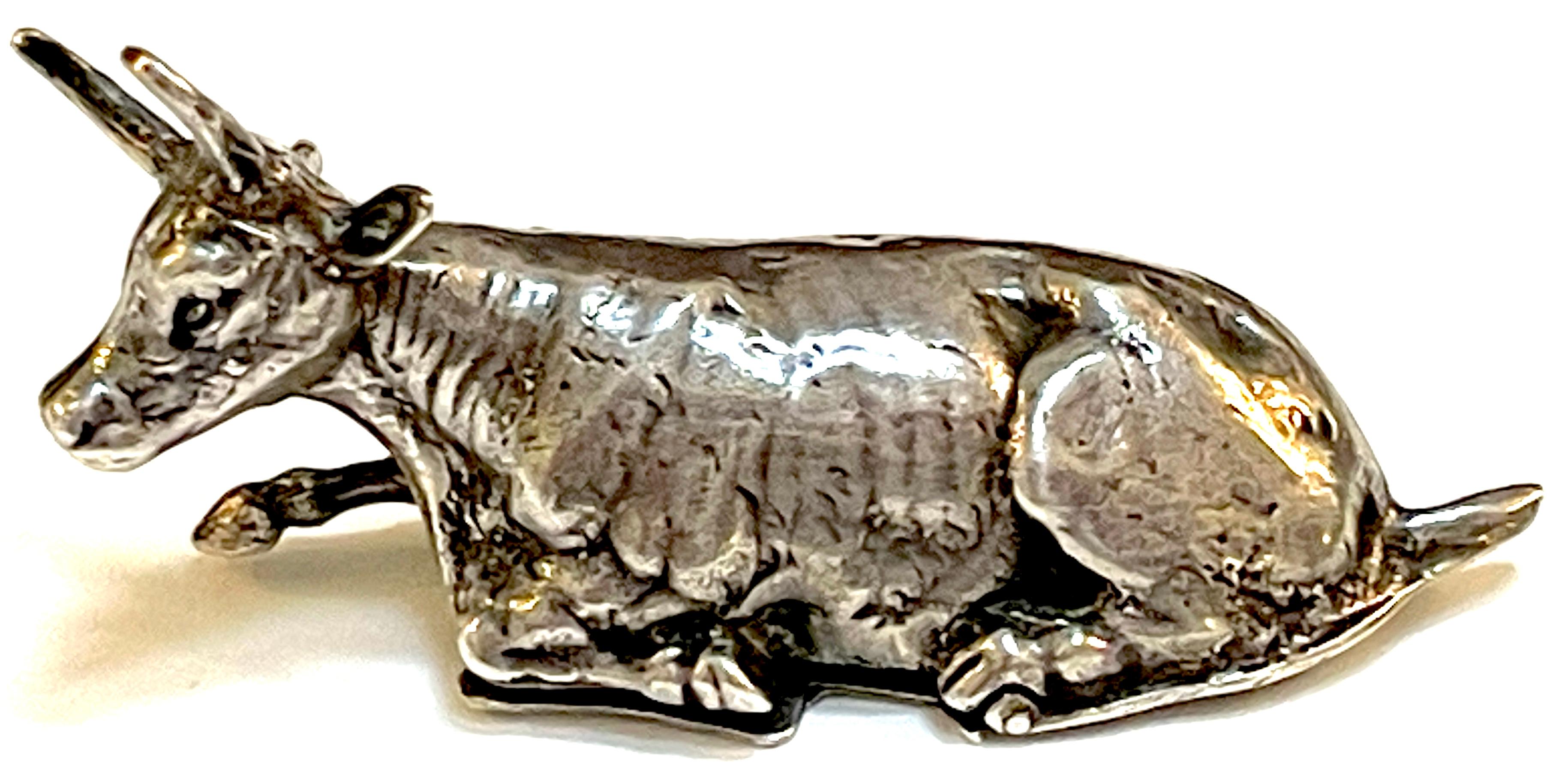 Tabatière à bœuf en sterling anglaise du XIXe siècle, Londres, 1862 
Avec de nombreux poinçons, dont la marque du fabricant 