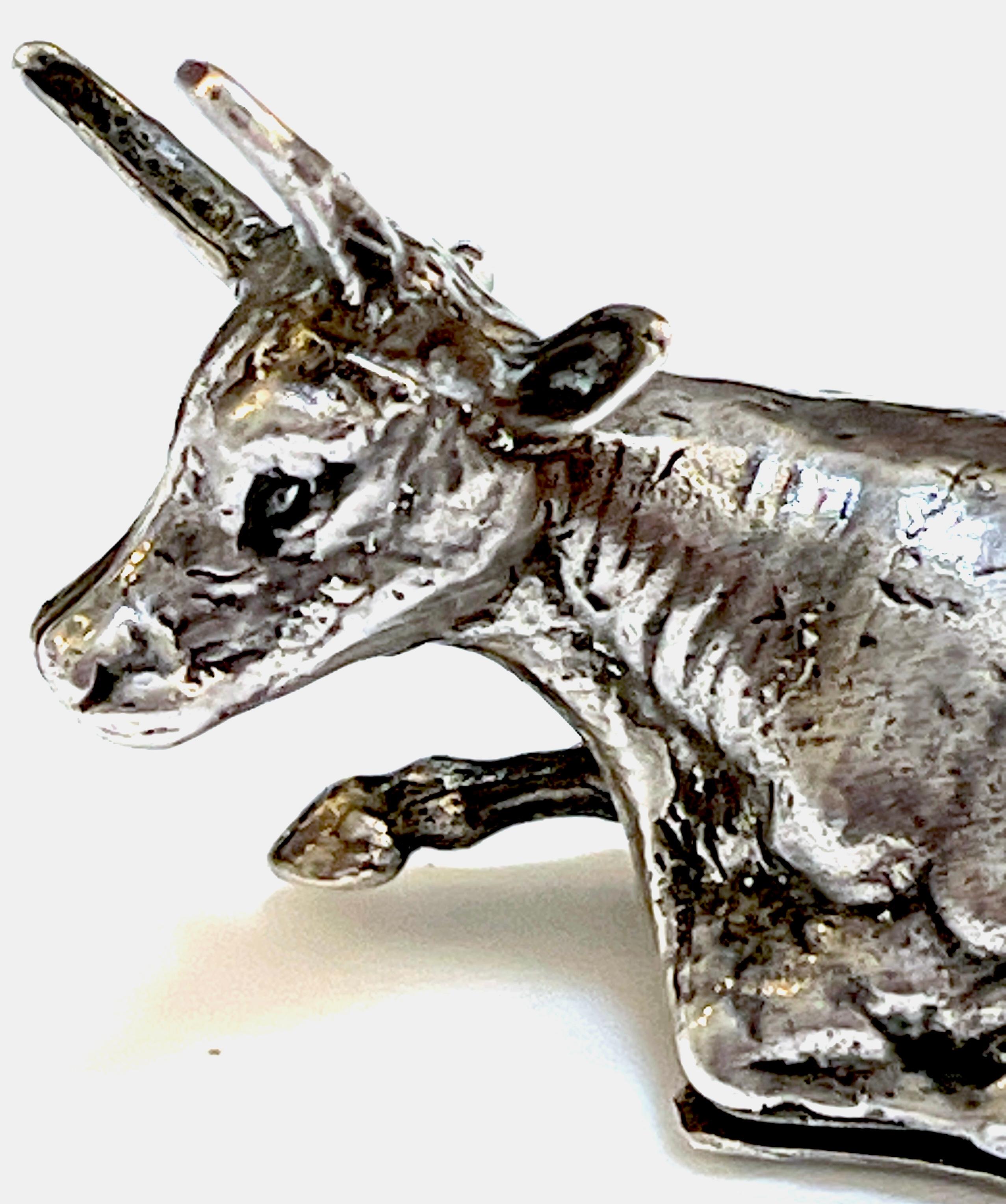 High Victorian 19th Century English Sterling Steer Snuff Box, London 1862  For Sale