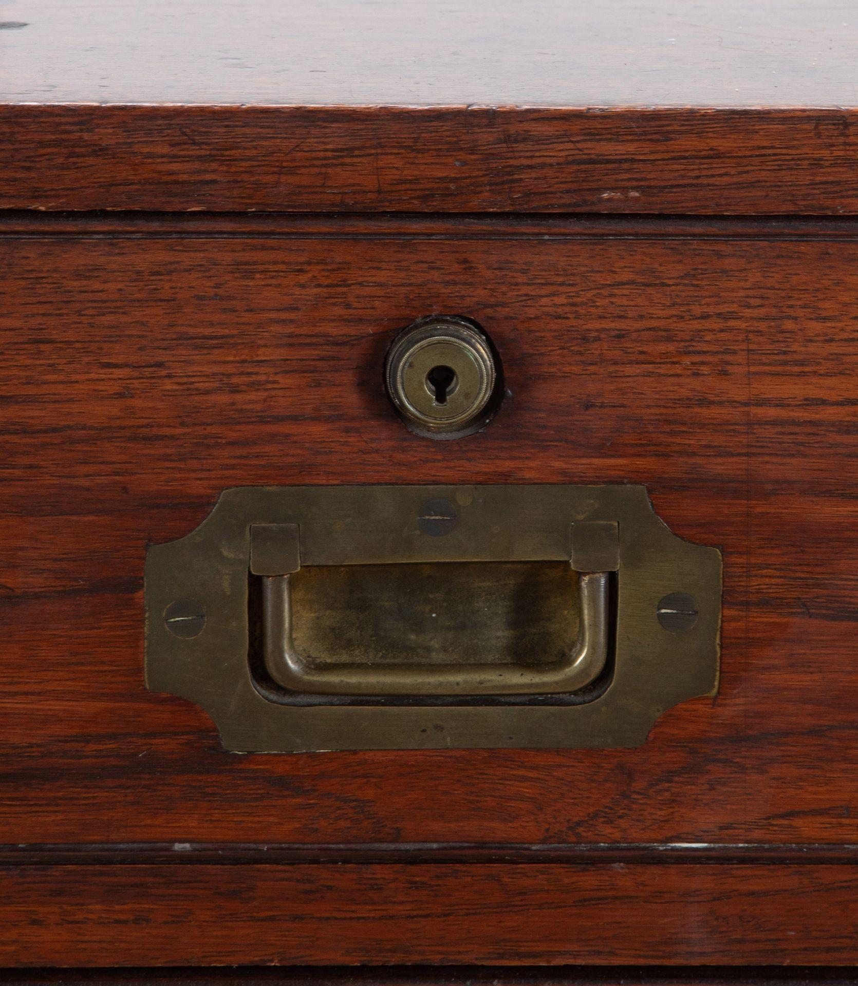 Cassettiera Campaigner in teak inglese del XIX secolo in vendita 6