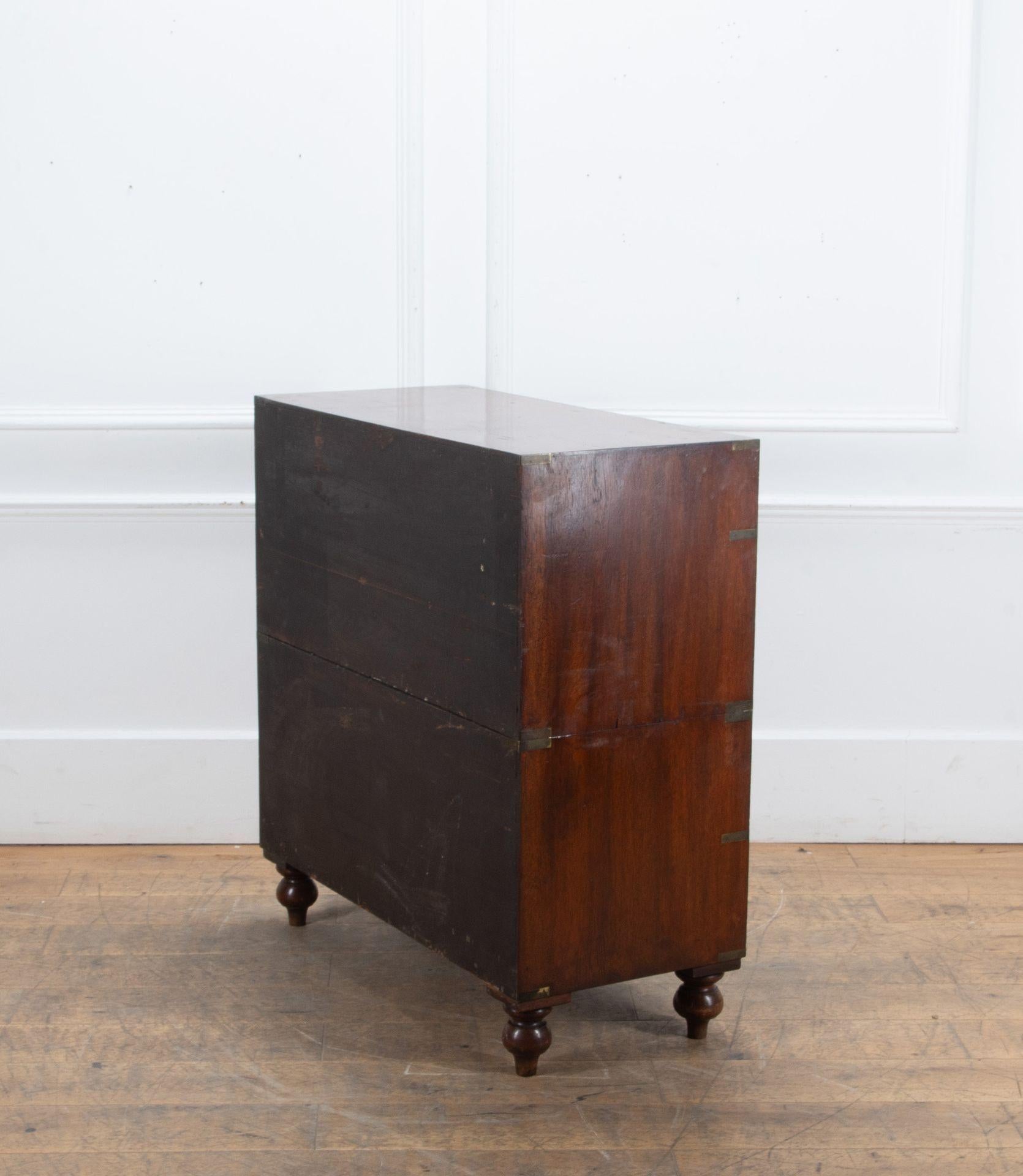 Cassettiera Campaigner in teak inglese del XIX secolo In condizioni buone in vendita a Gloucestershire, GB
