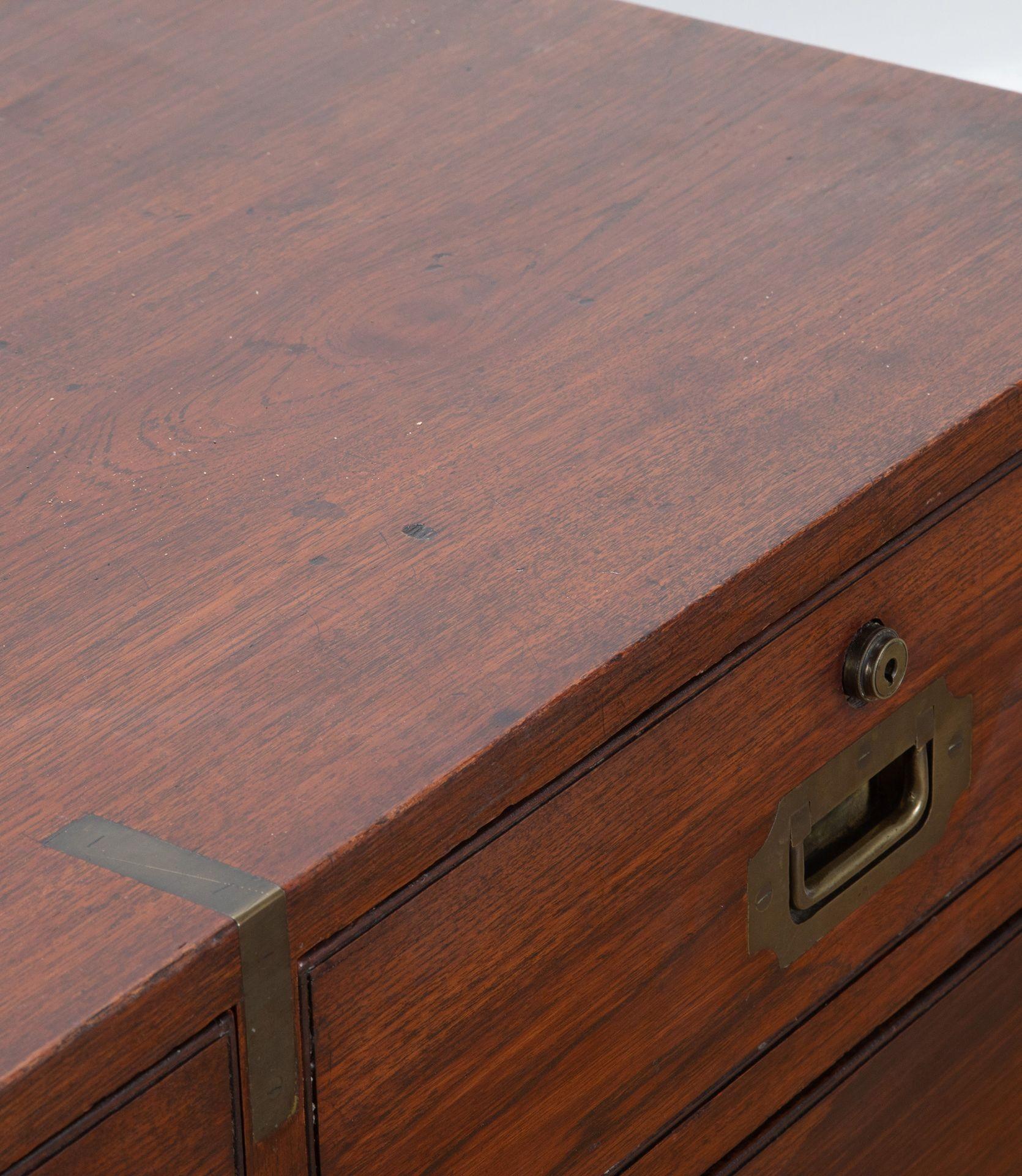 Cassettiera Campaigner in teak inglese del XIX secolo in vendita 1