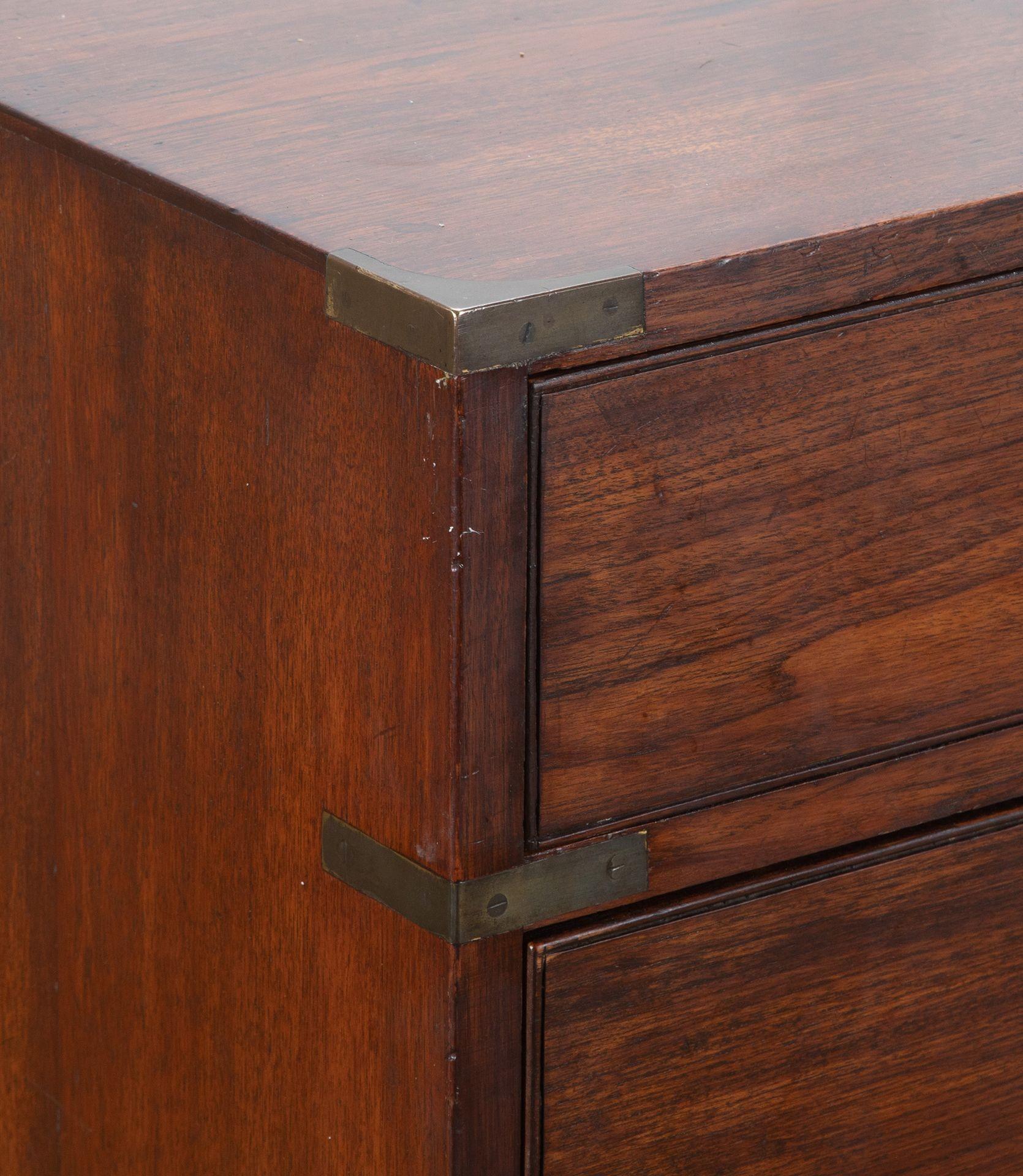 Cassettiera Campaigner in teak inglese del XIX secolo in vendita 2