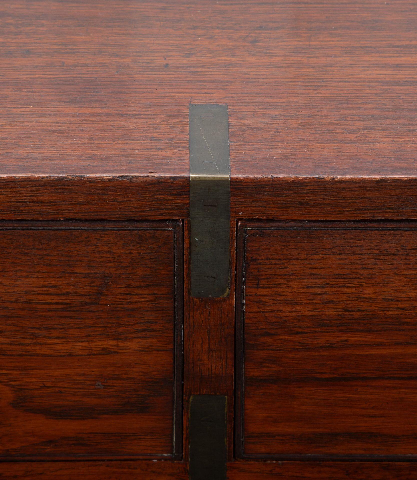 Cassettiera Campaigner in teak inglese del XIX secolo in vendita 4