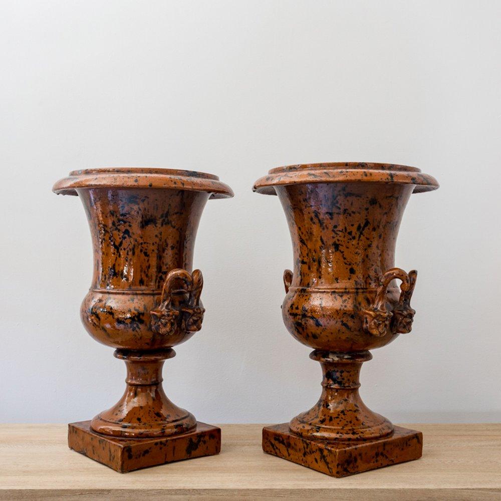 Neogotico Grande urna in terracotta inglese del XIX secolo in vendita