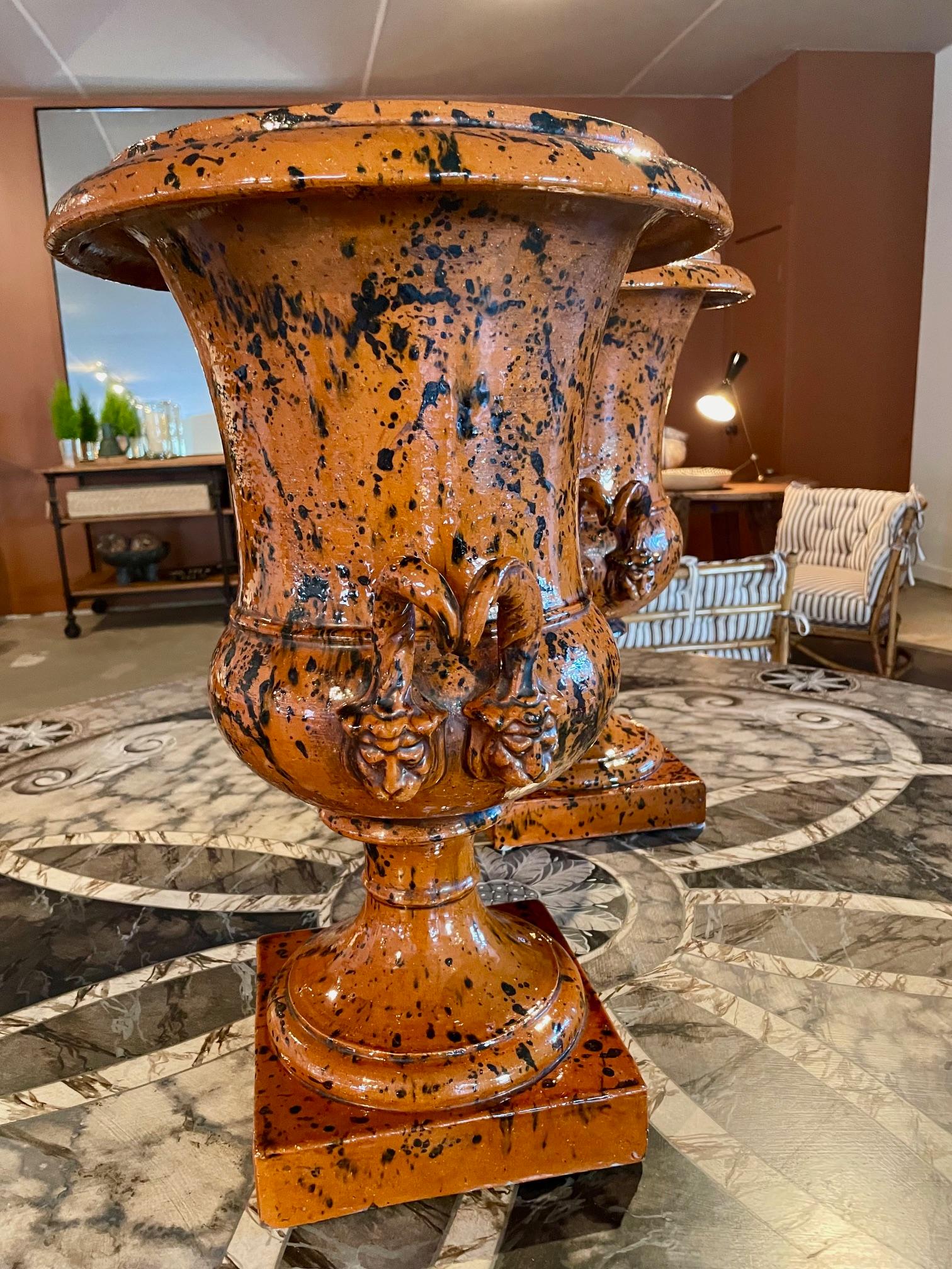 Inglese Grande urna in terracotta inglese del XIX secolo in vendita