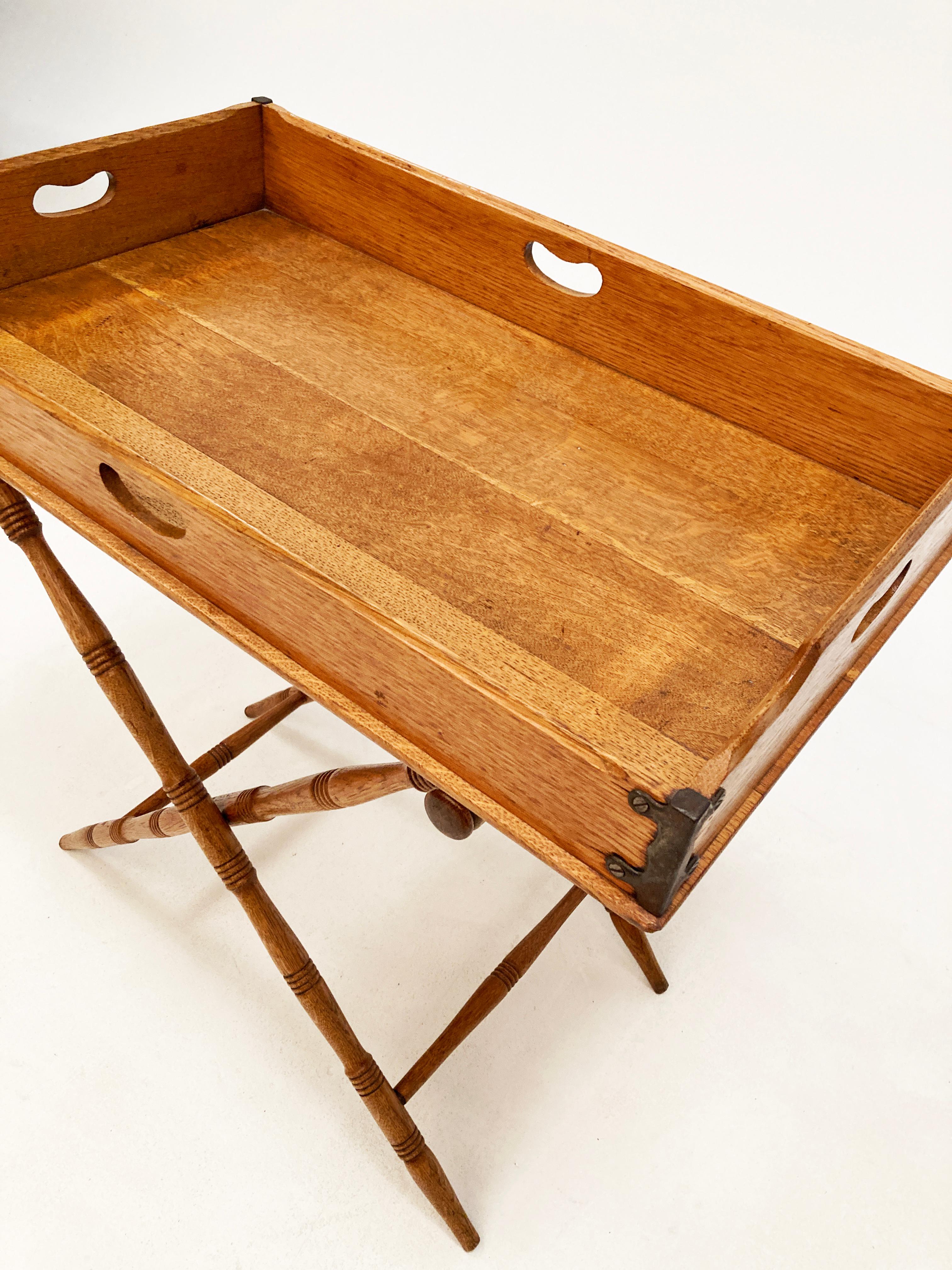 19th Century English Tiger Oak Butler's Tray Table In Good Condition For Sale In Louisville, KY