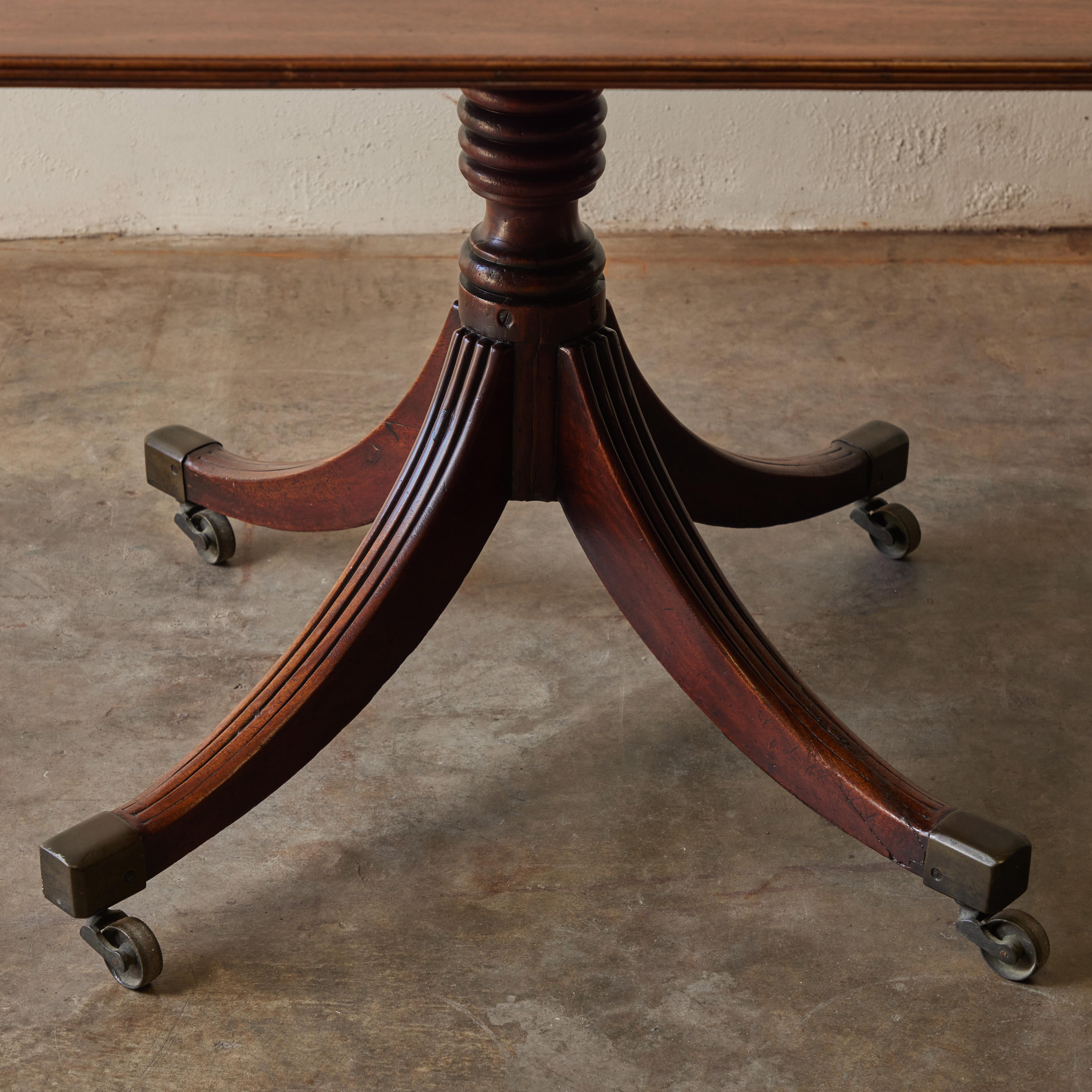 Mid-19th Century 19th Century English Tilt-Top Breakfast or Side Table in Mahogany