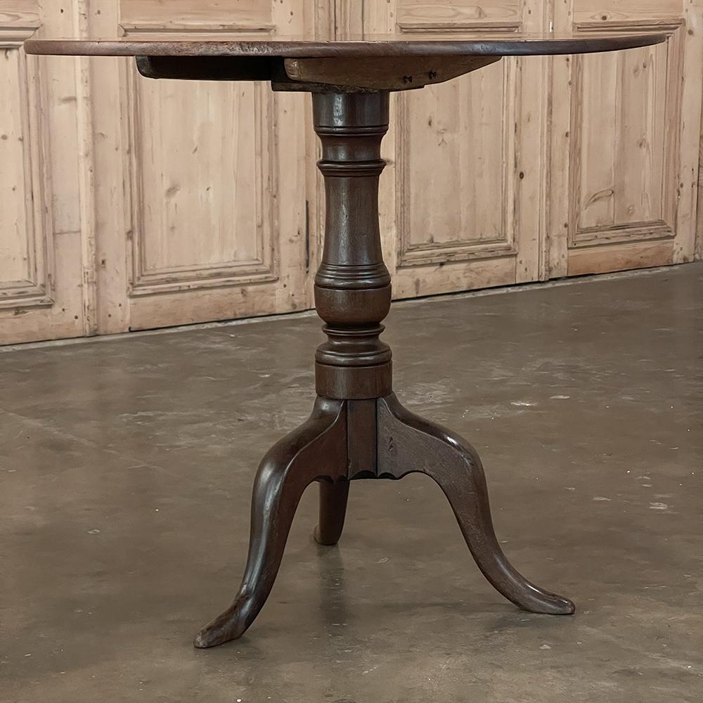 19th Century English Tilt-Top Walnut End Table For Sale 8