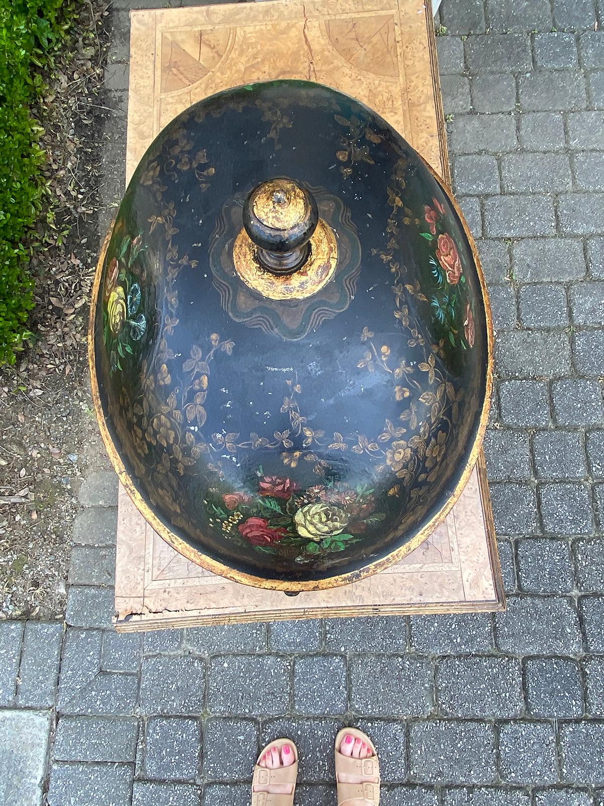 19th Century English Tole Lidded Coal Hod with Lions Head In Good Condition In Atlanta, GA