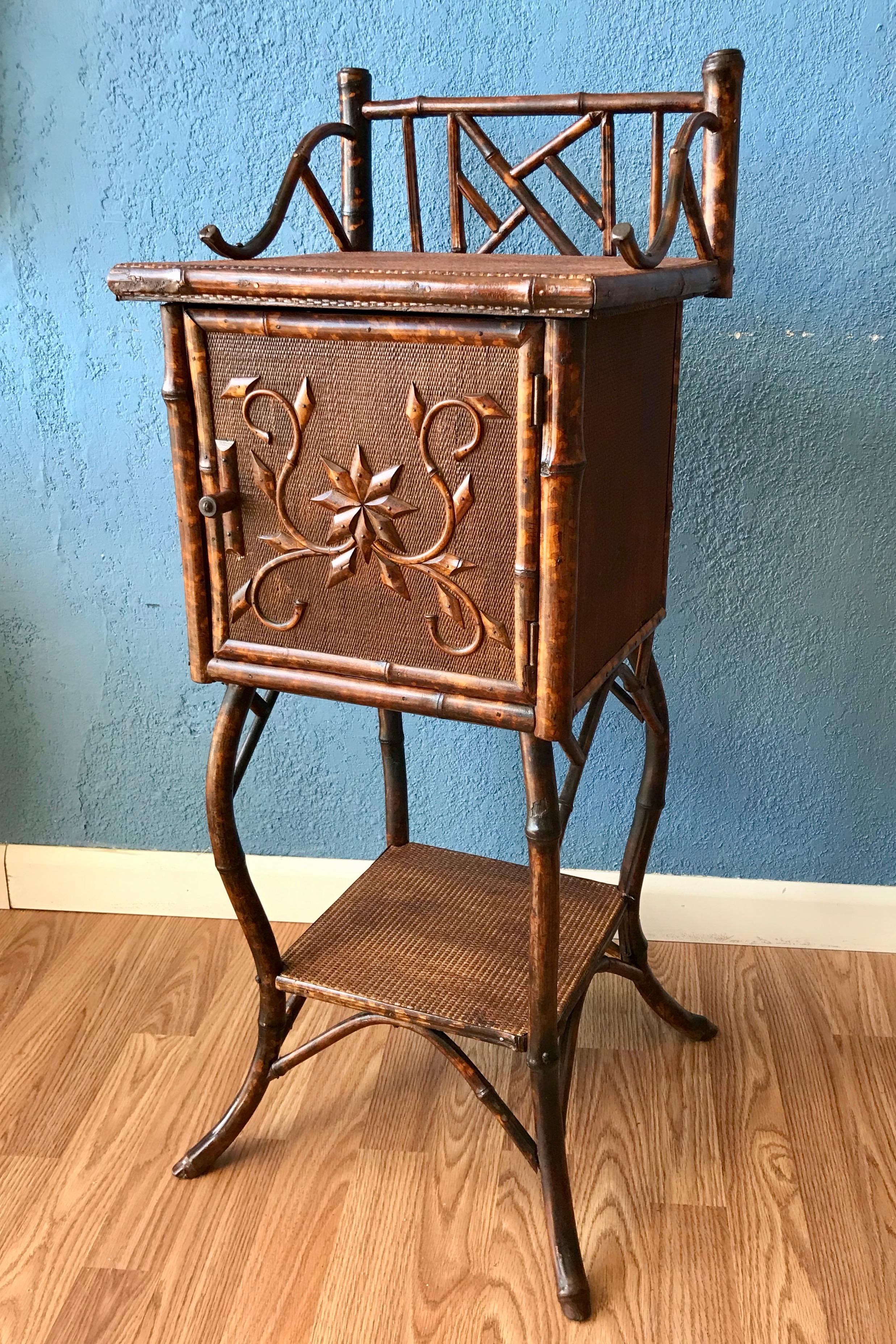 Rare, hard to find form with exceptional details and embellishments.
Unusual form and dimensions.