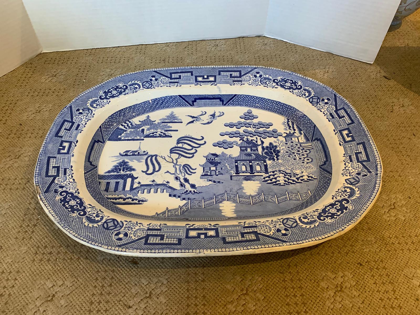 Porcelain 19th Century English Transfer Pearlware Blue Willow Charger / Meat Platter For Sale